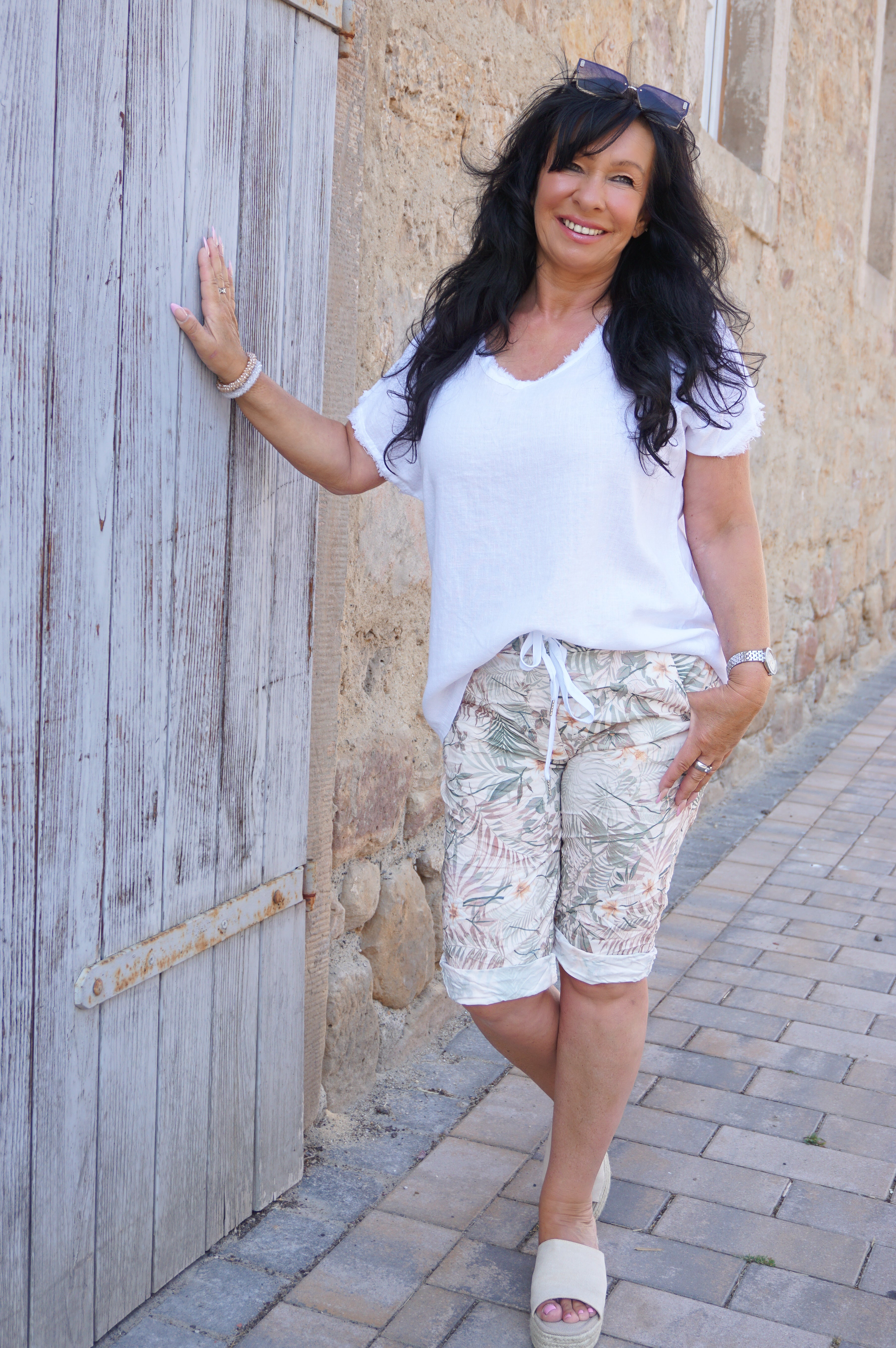 T-Shirt mit ausgefransten Details, weiß