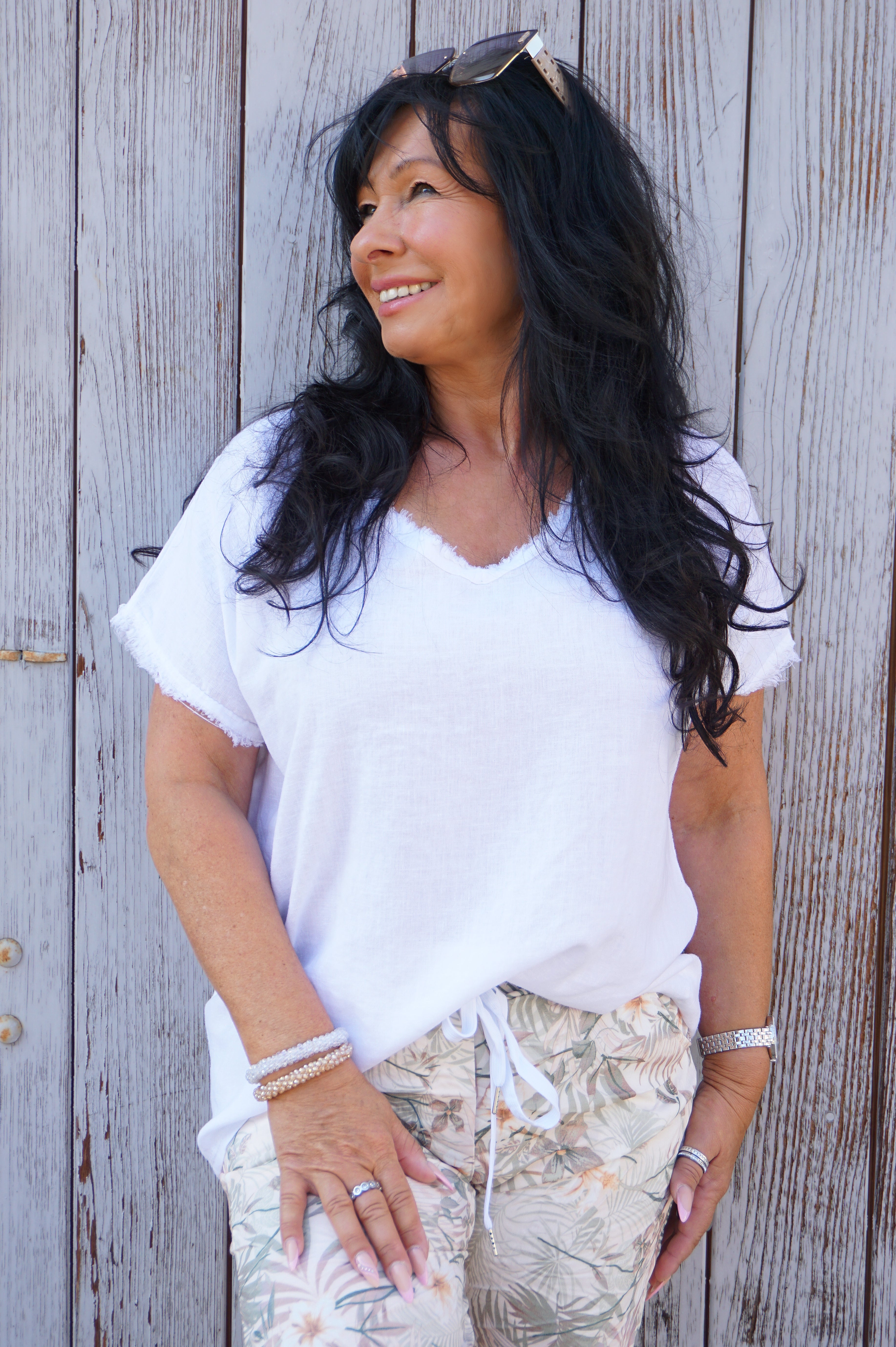 T-Shirt mit ausgefransten Details, weiß