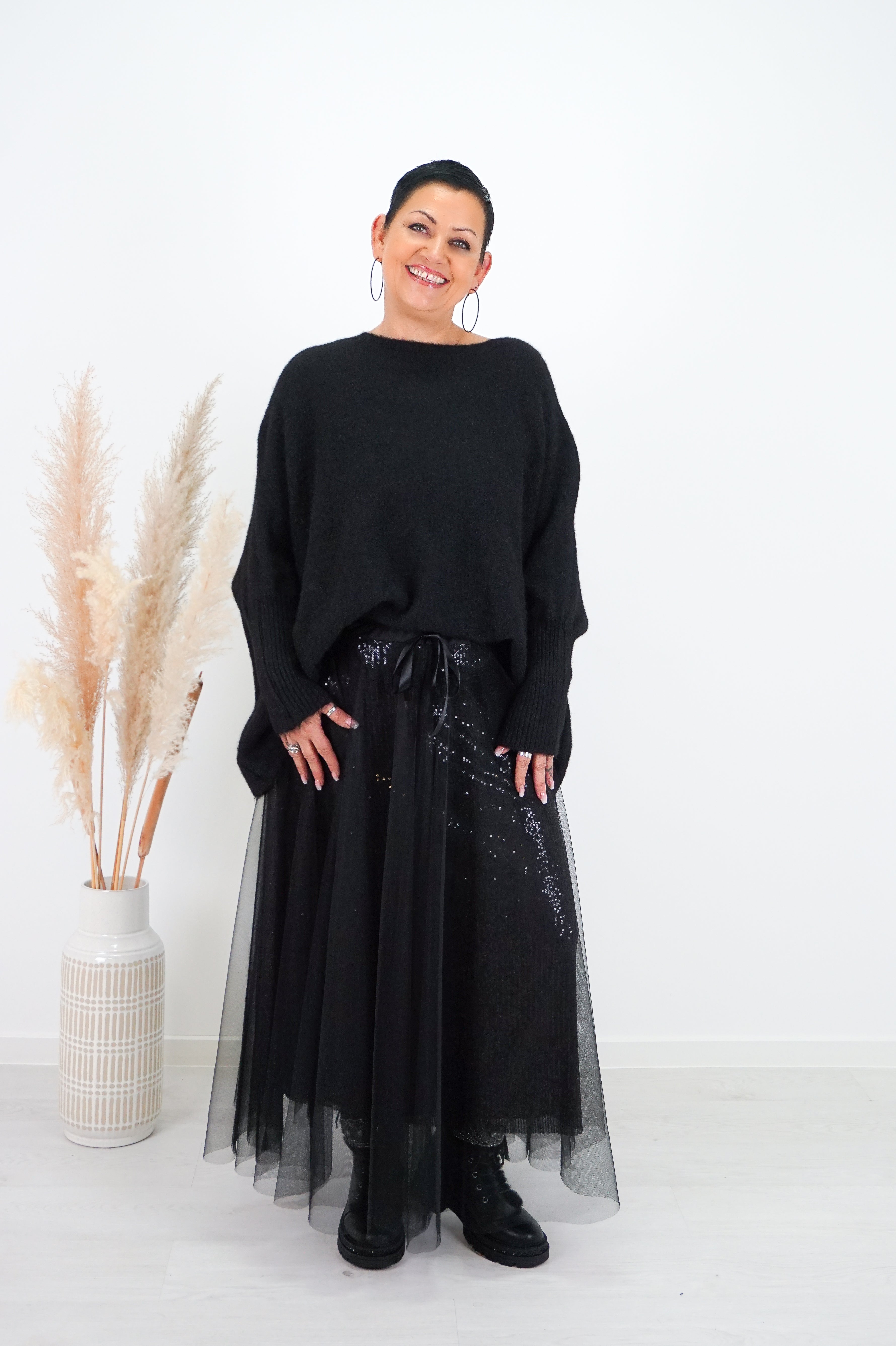 Weiter Strickpulli, schwarz