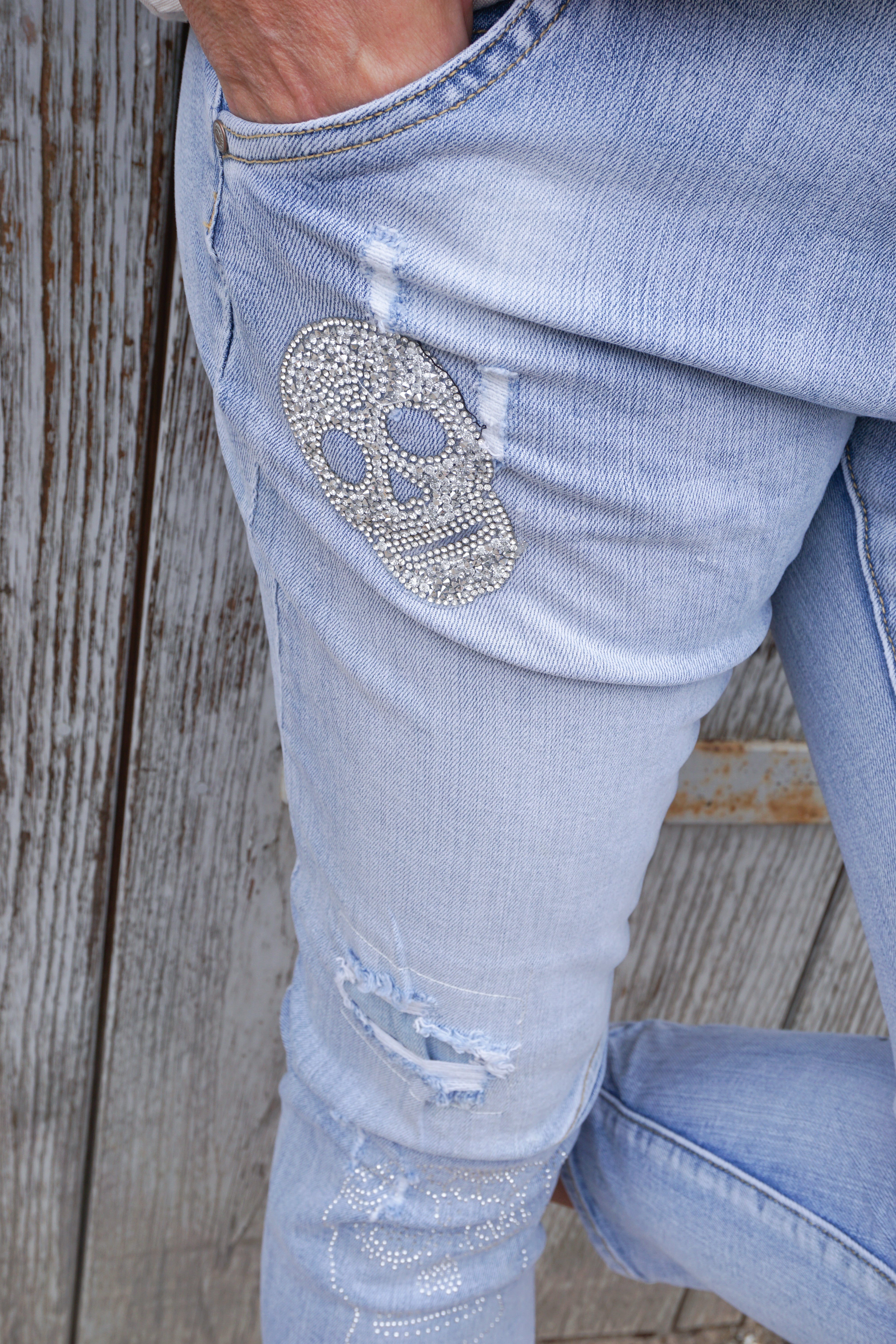 Sexy Woman Jeans mit Totenköpfen