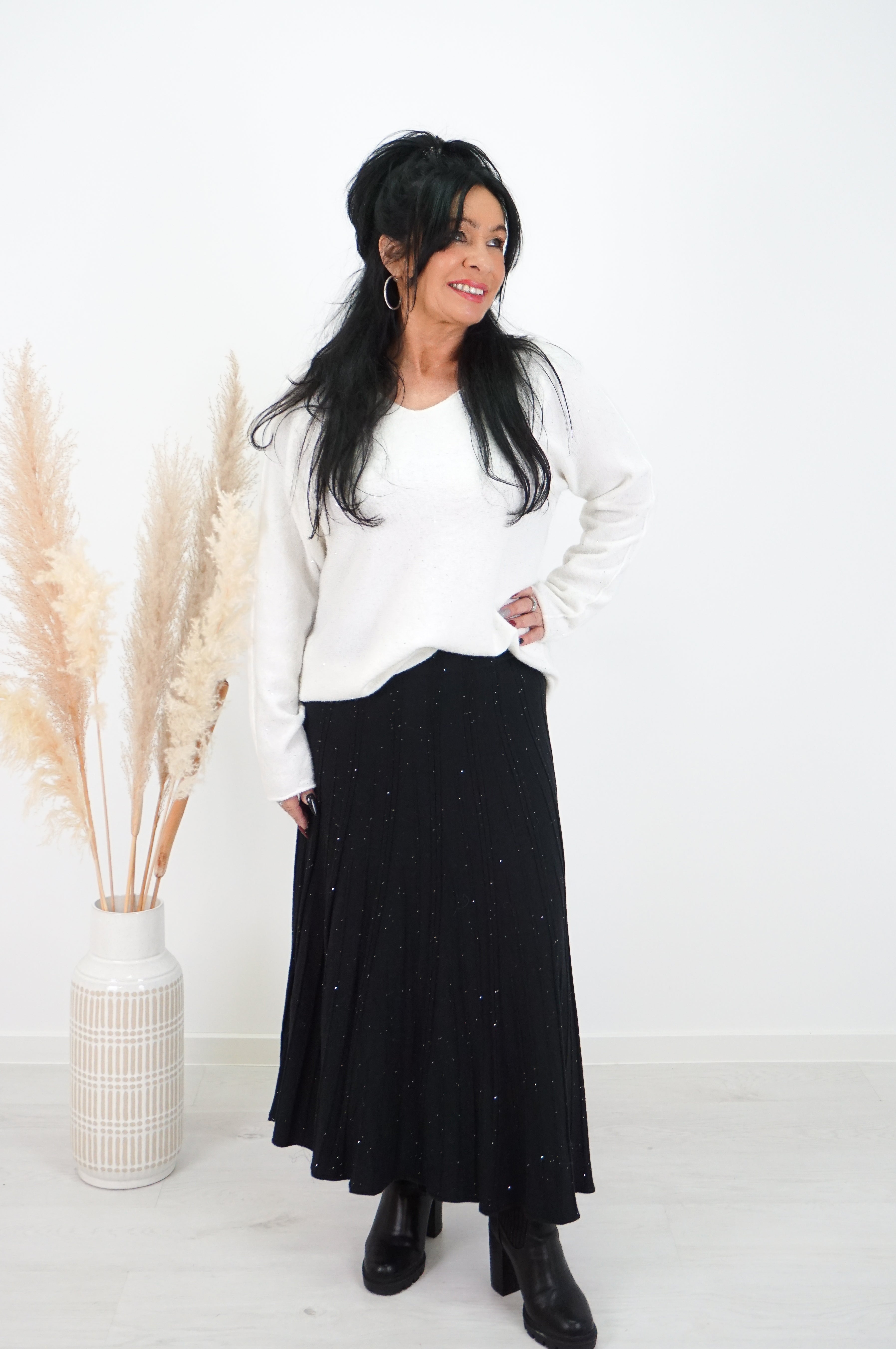 Feinstrickpulli mit eingearbeiteten Pailletten, Off white