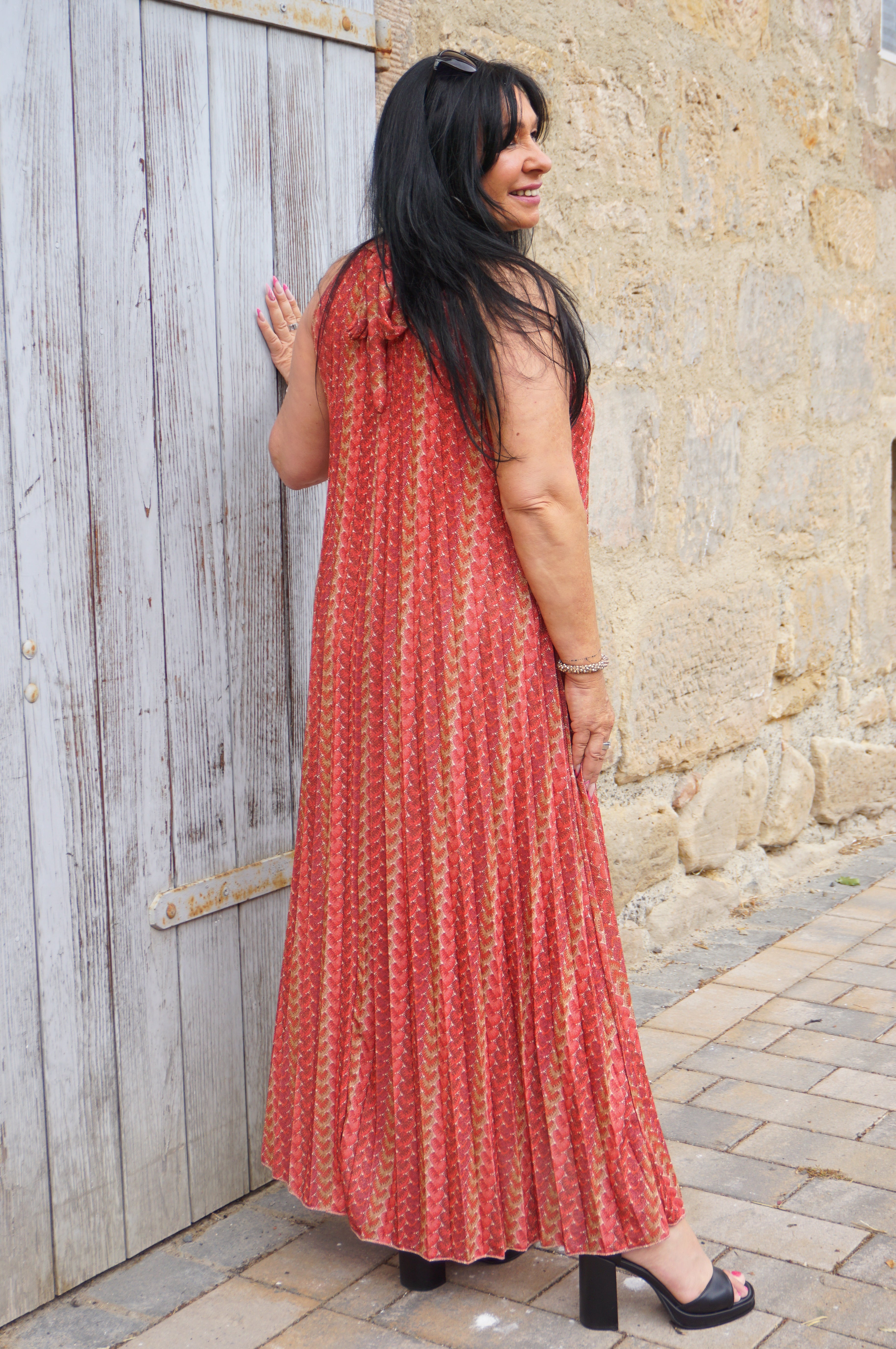 Plisseekleid mit Print in rost und goldenem Schimmer