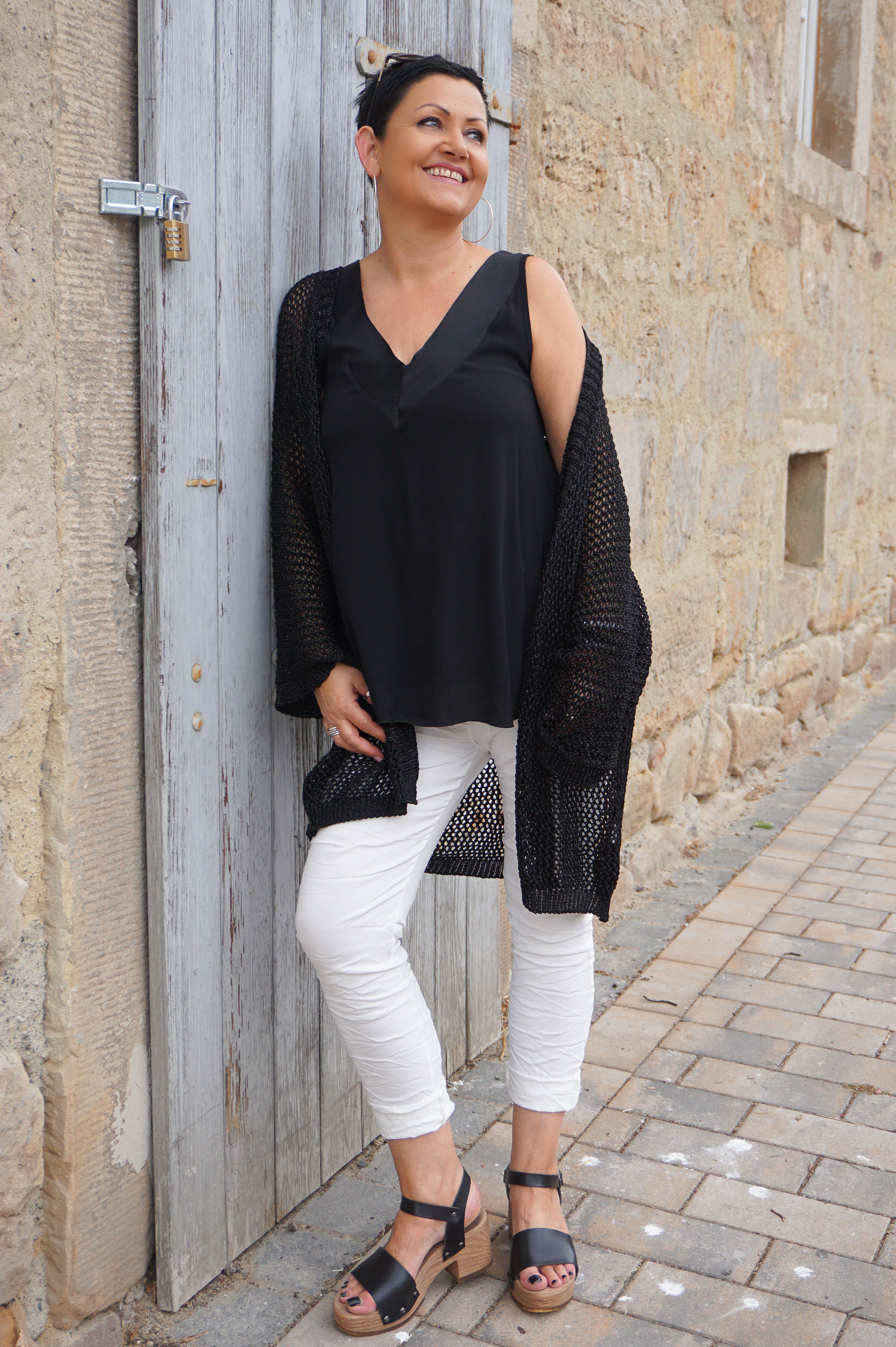 Top mit Satin Details, schwarz