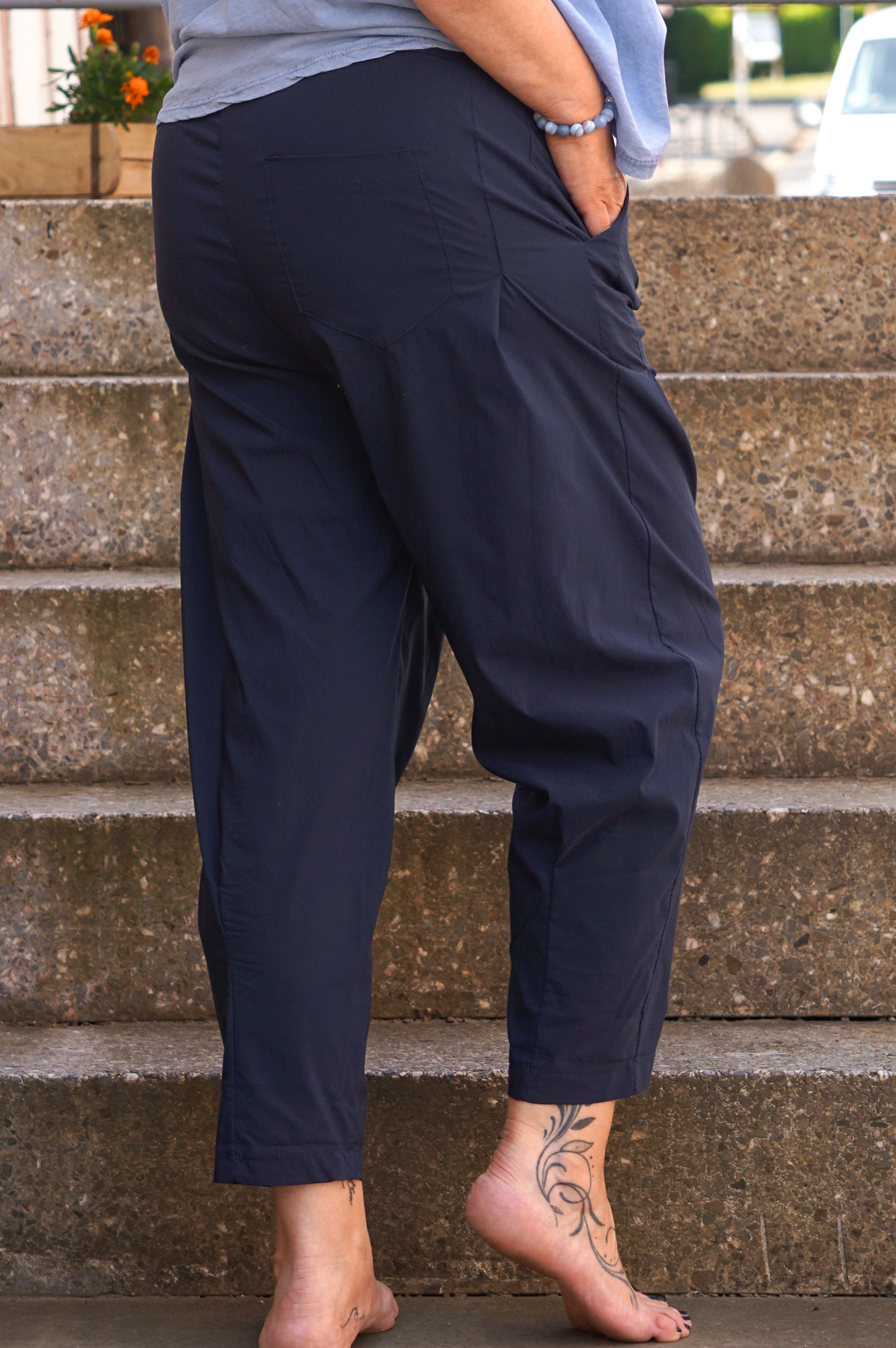 Leichte Hose mit Barrel Schnitt, dunkelblau