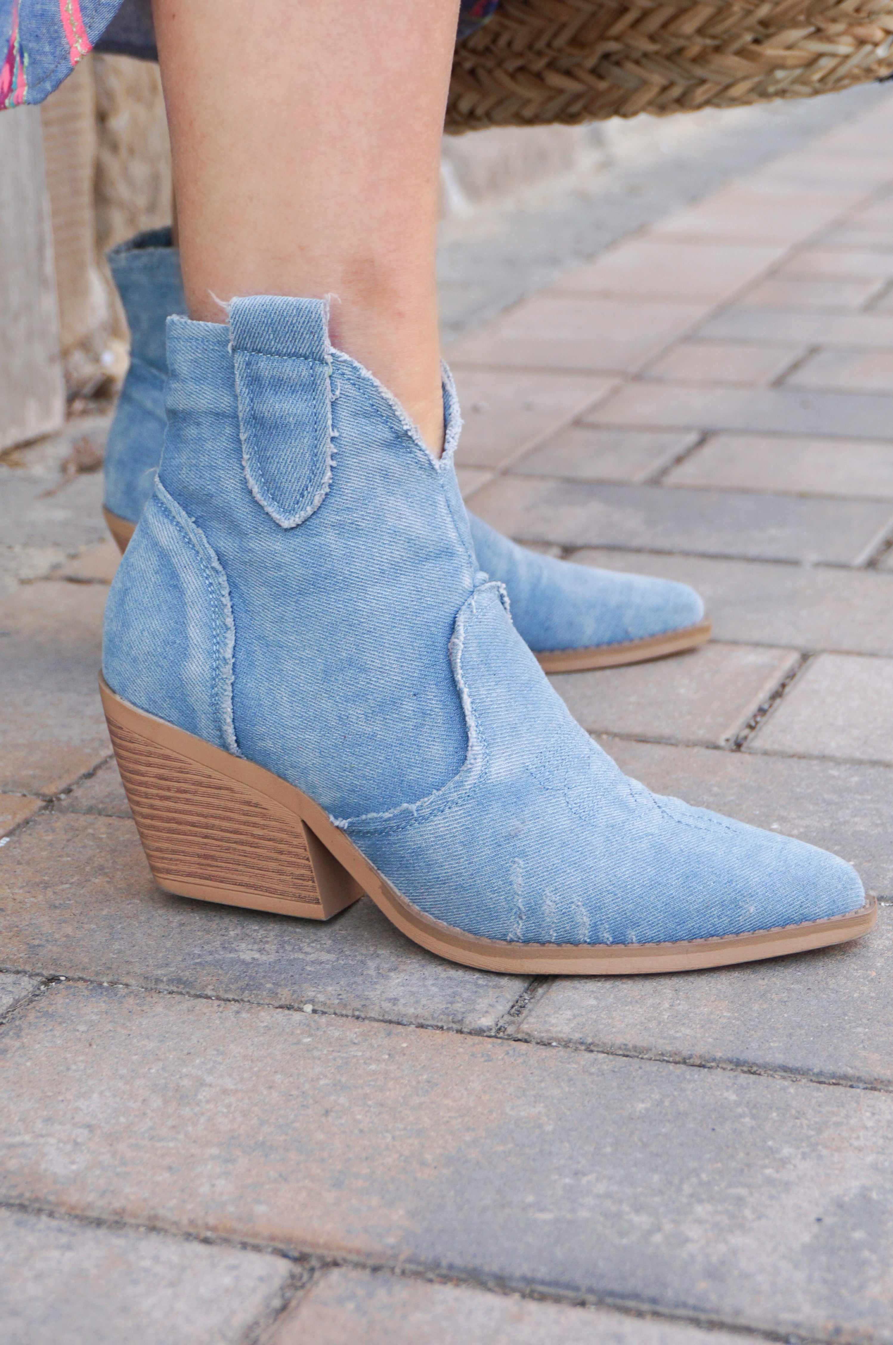 Tiefe Cowboy Boots im Jeans Look