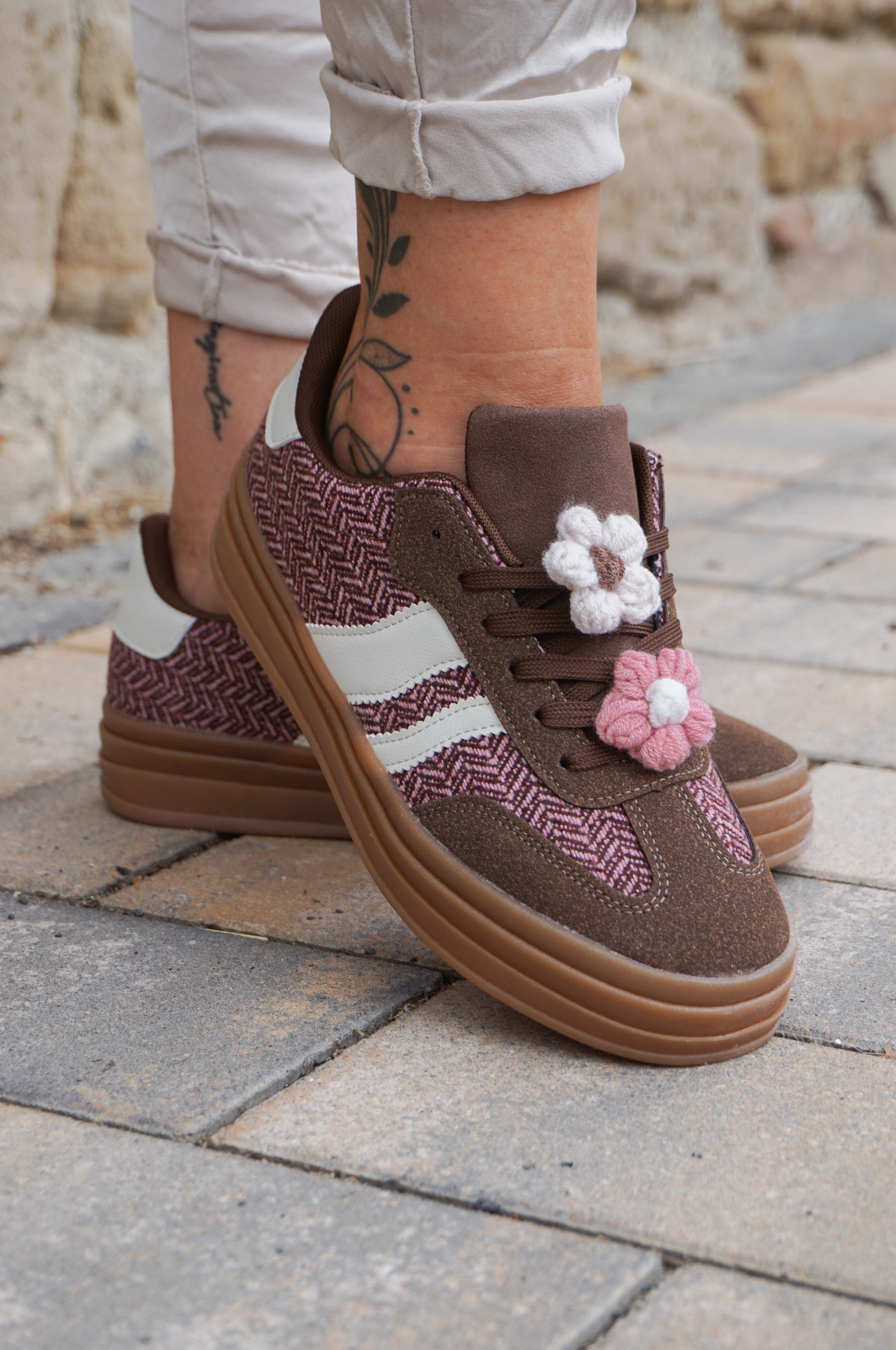 Sneaker „Flowers“, schokobraun/rose