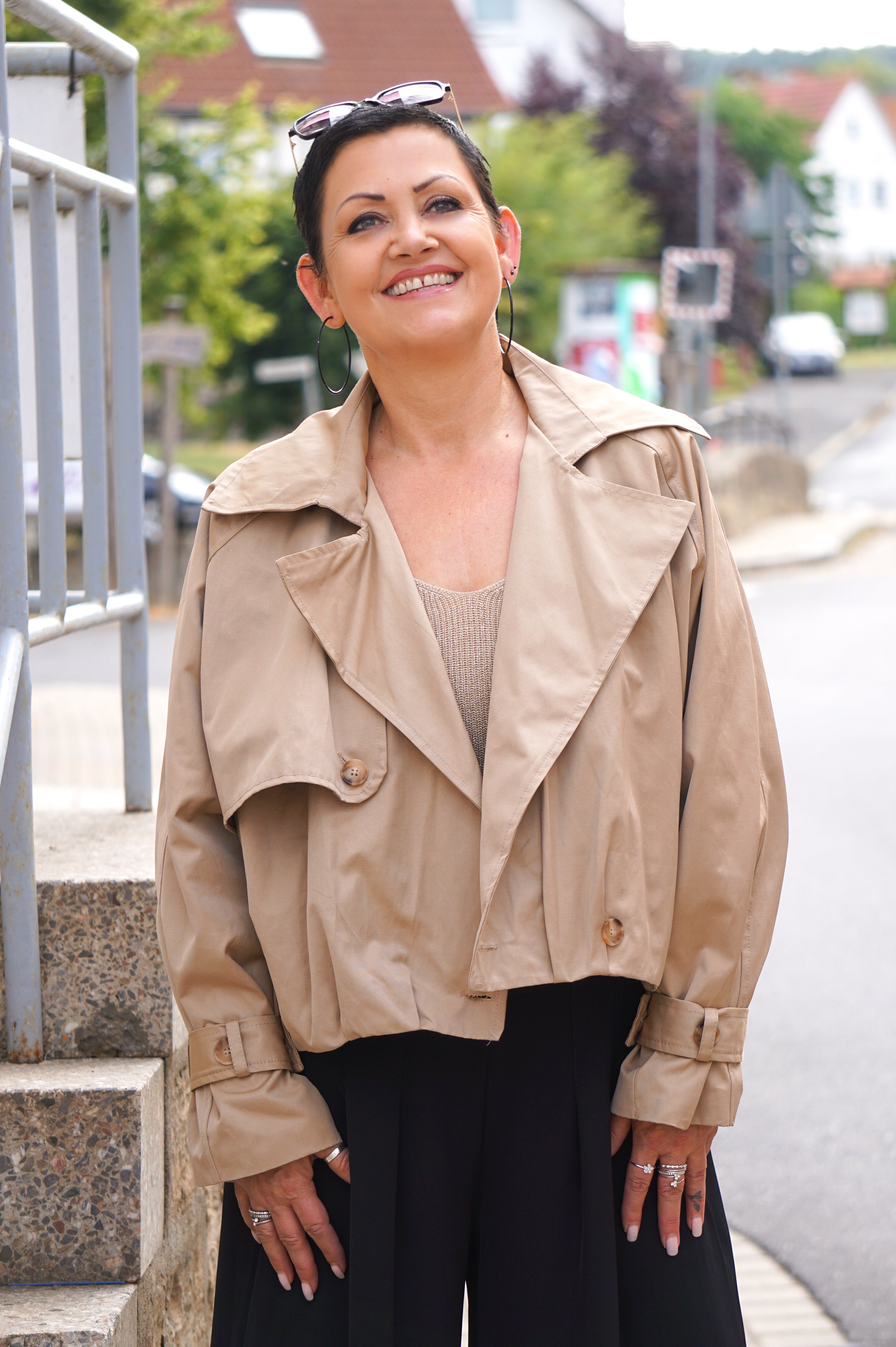 Kurze Trenchjacke mit Ballon-Saum, camel