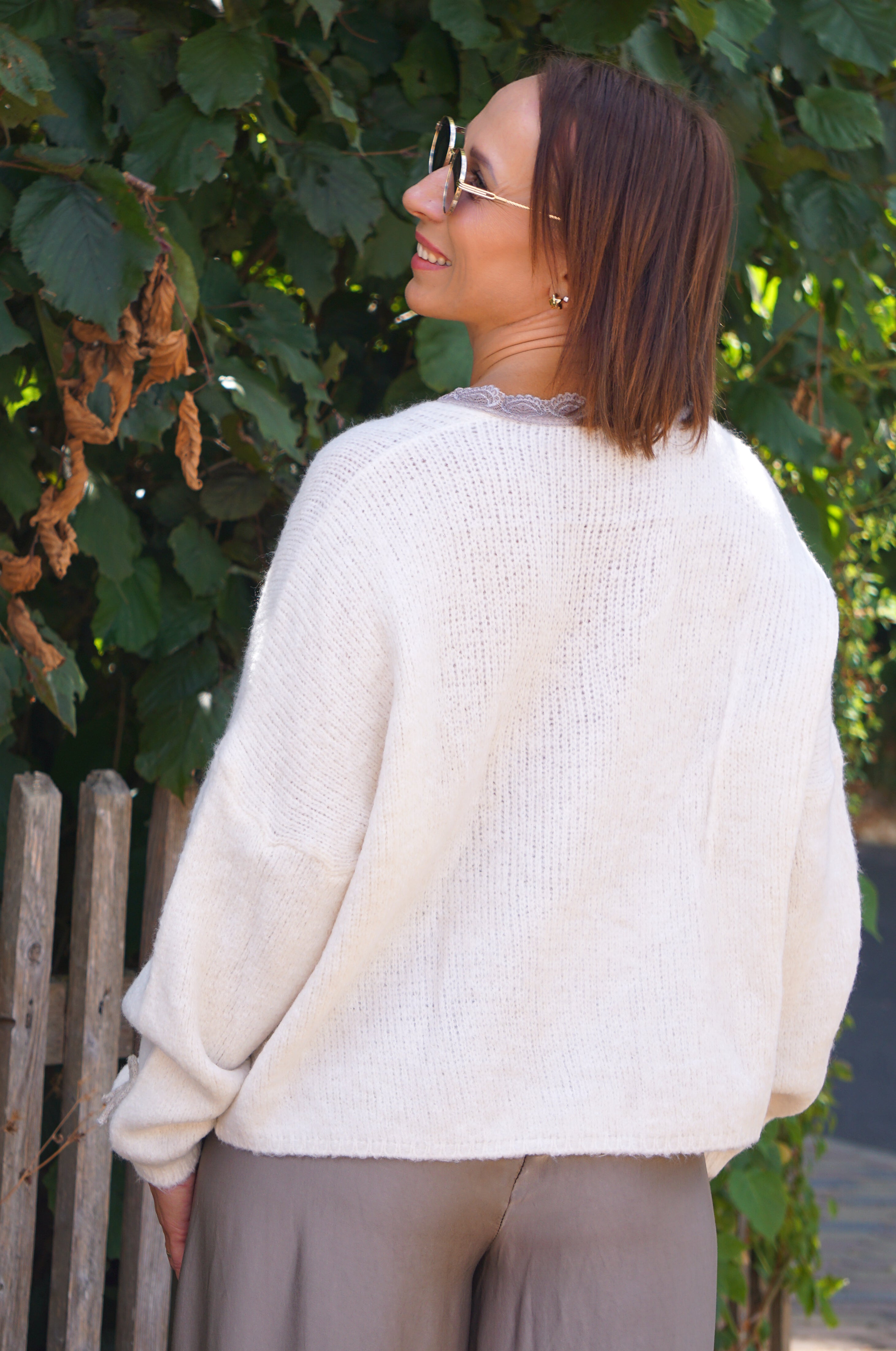Strickjacke mit Schleifen, Creme