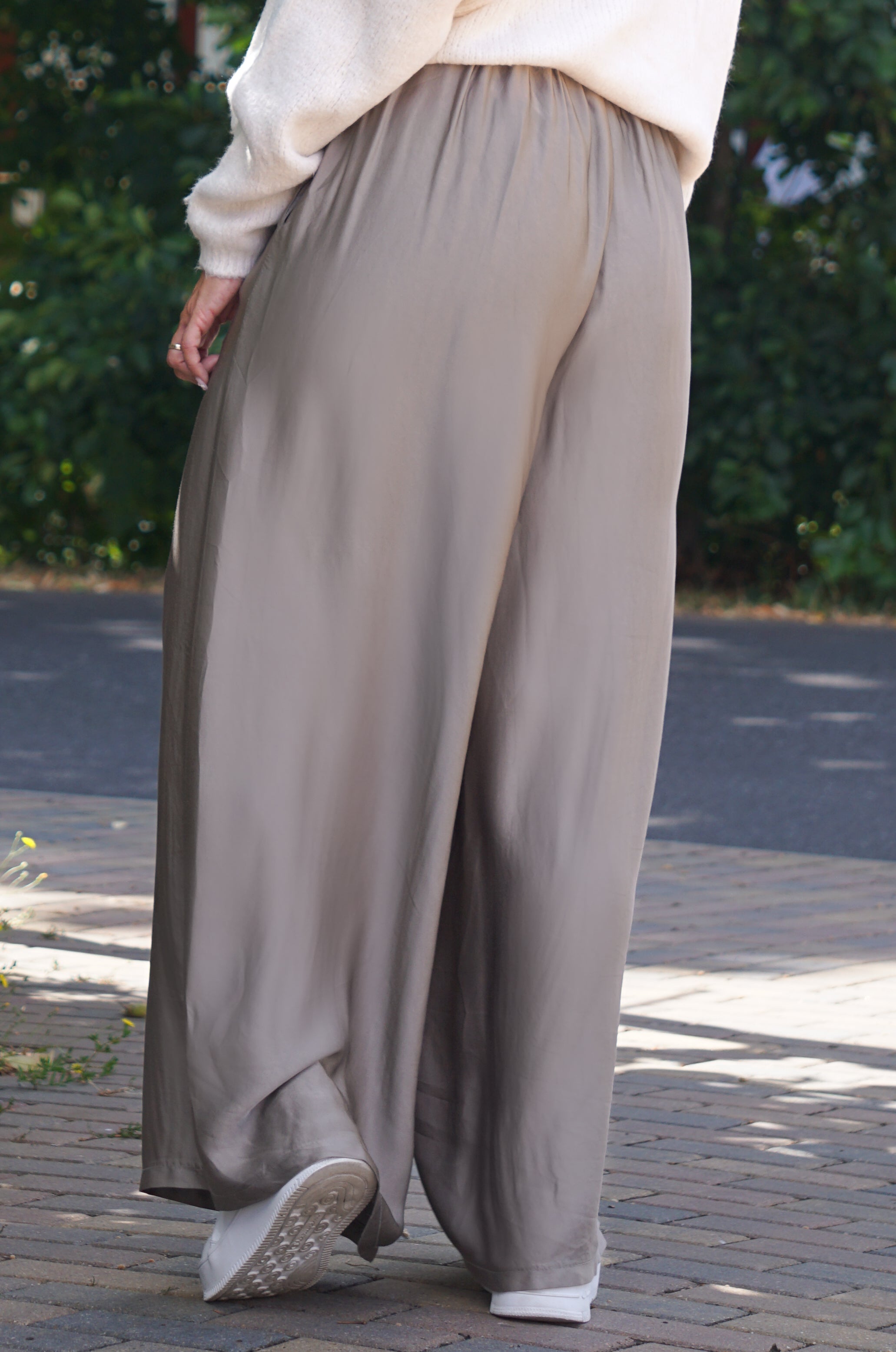 Satin Marlene mit Seide, taupe