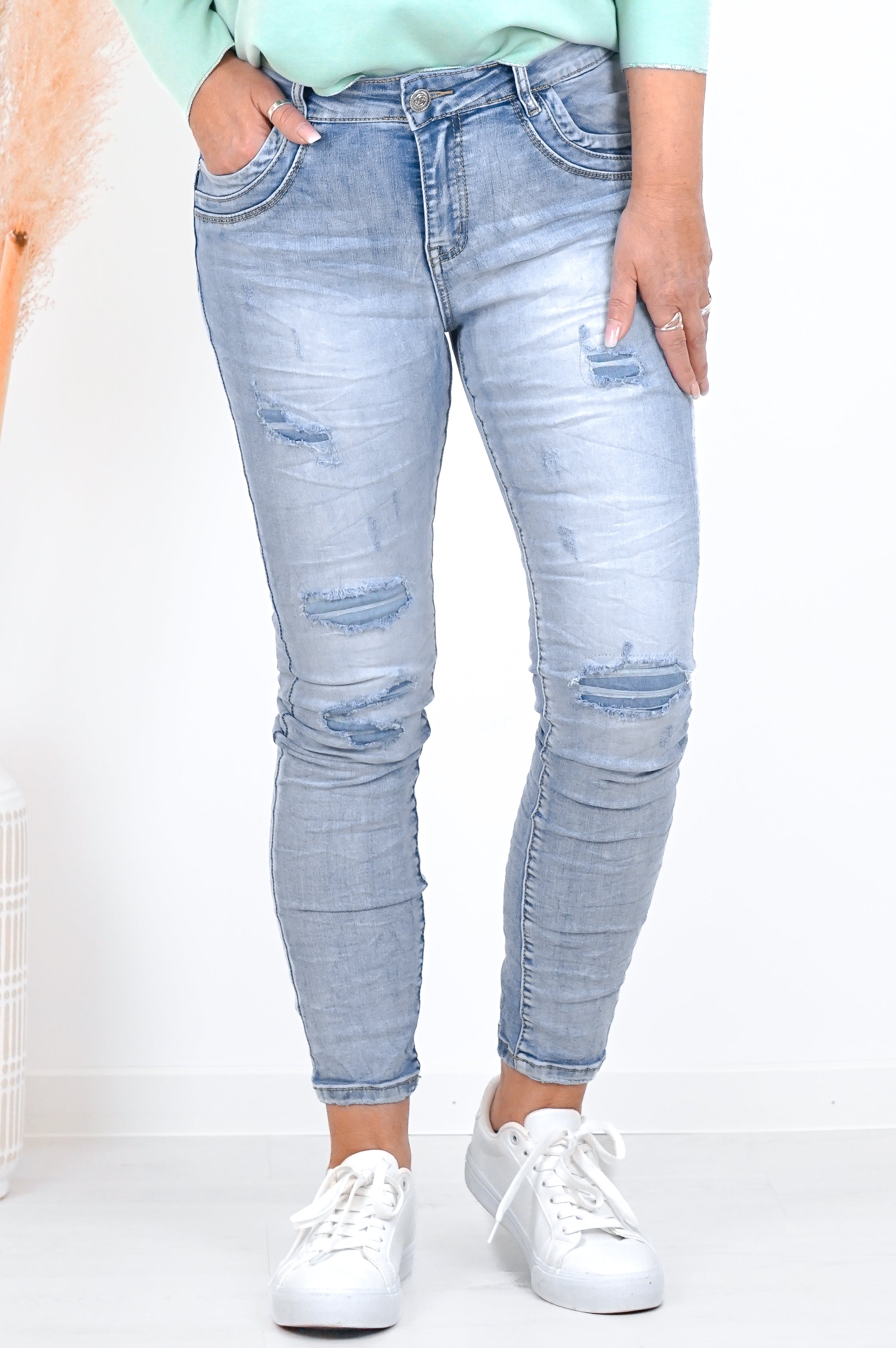 Jewelly Jeans mit unterlegten Rissen