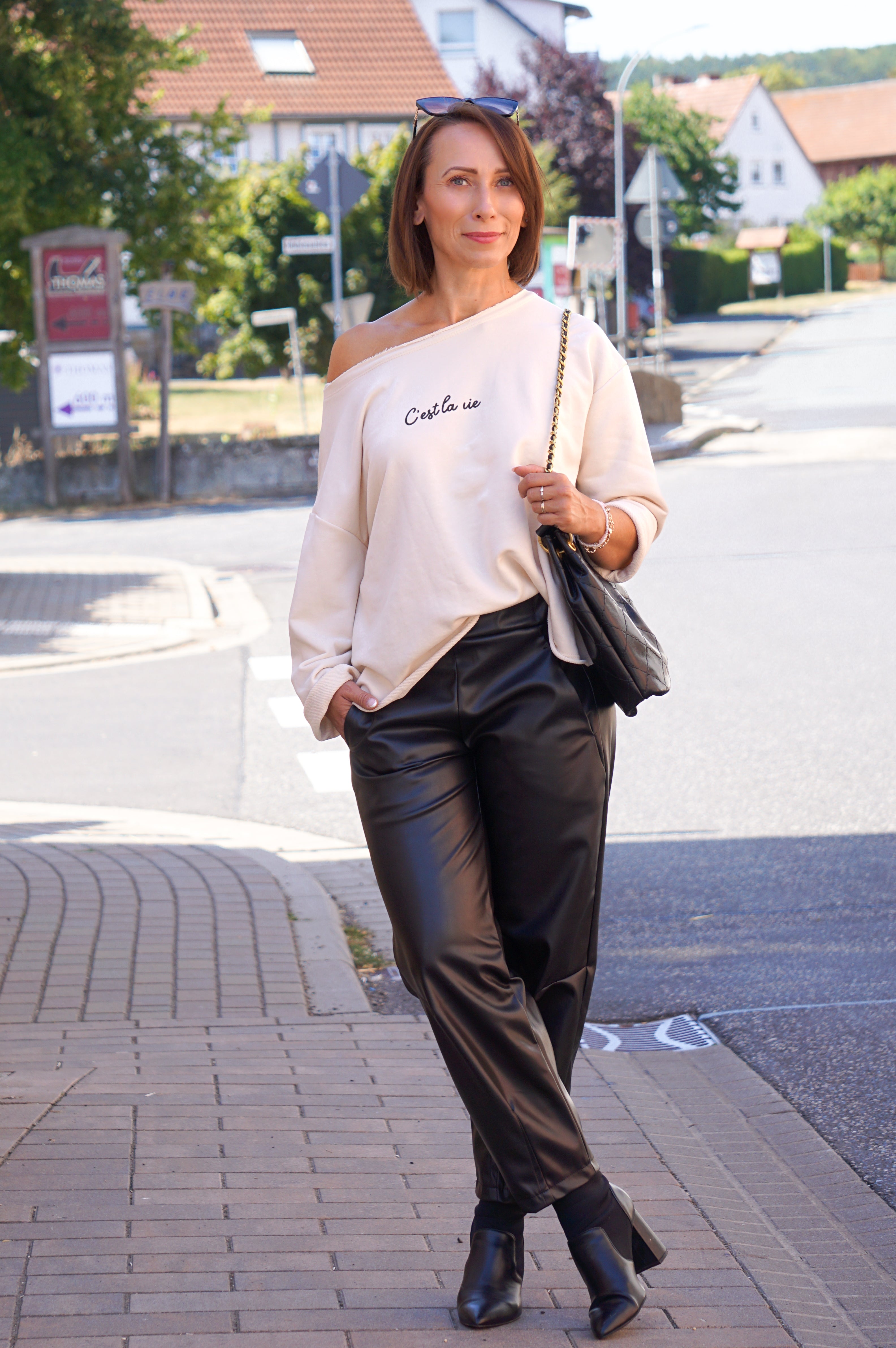 Sweatshirt „c’est la vie“, hellbeige
