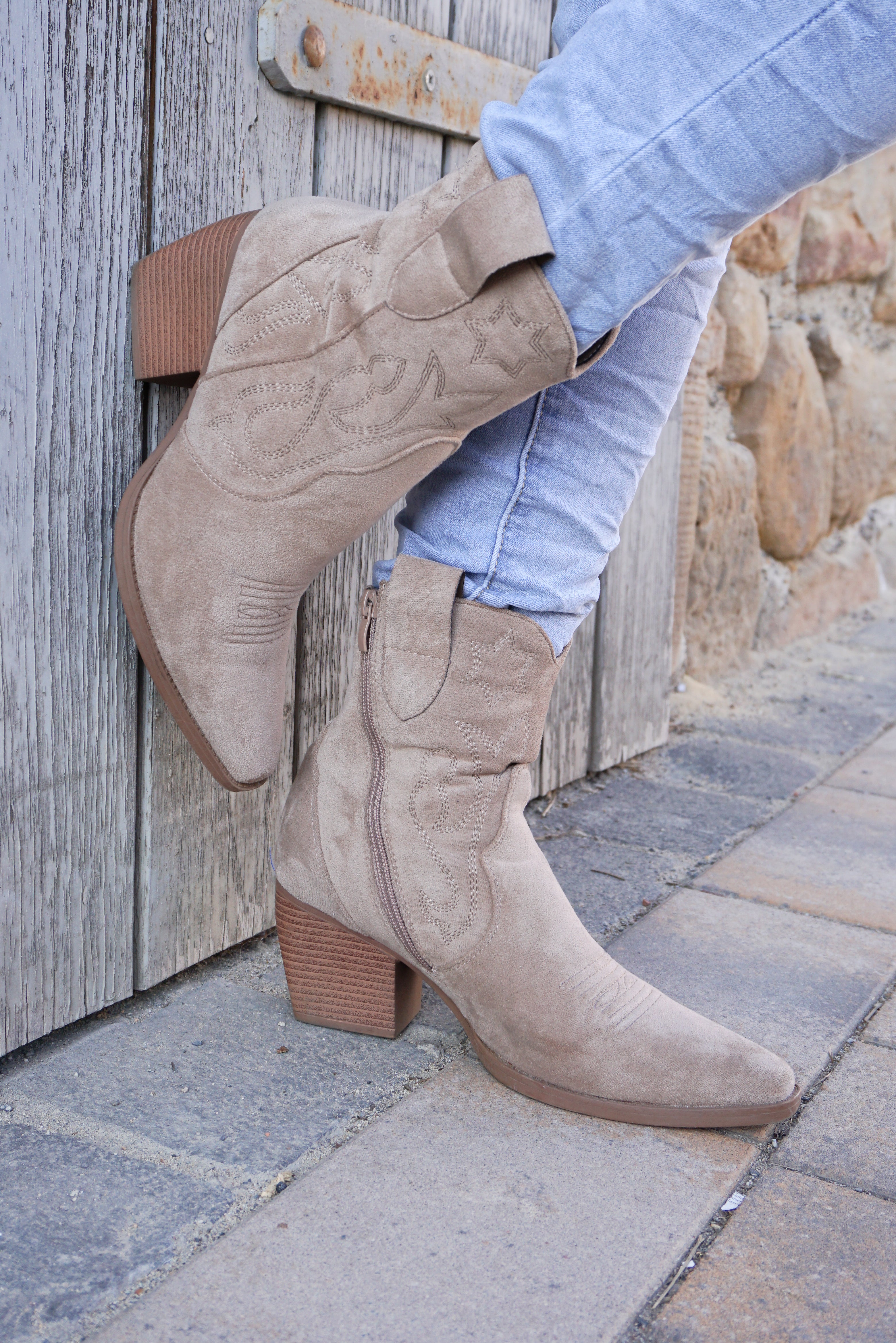 Tiefe Cowboy Boots in wildleder-Optik