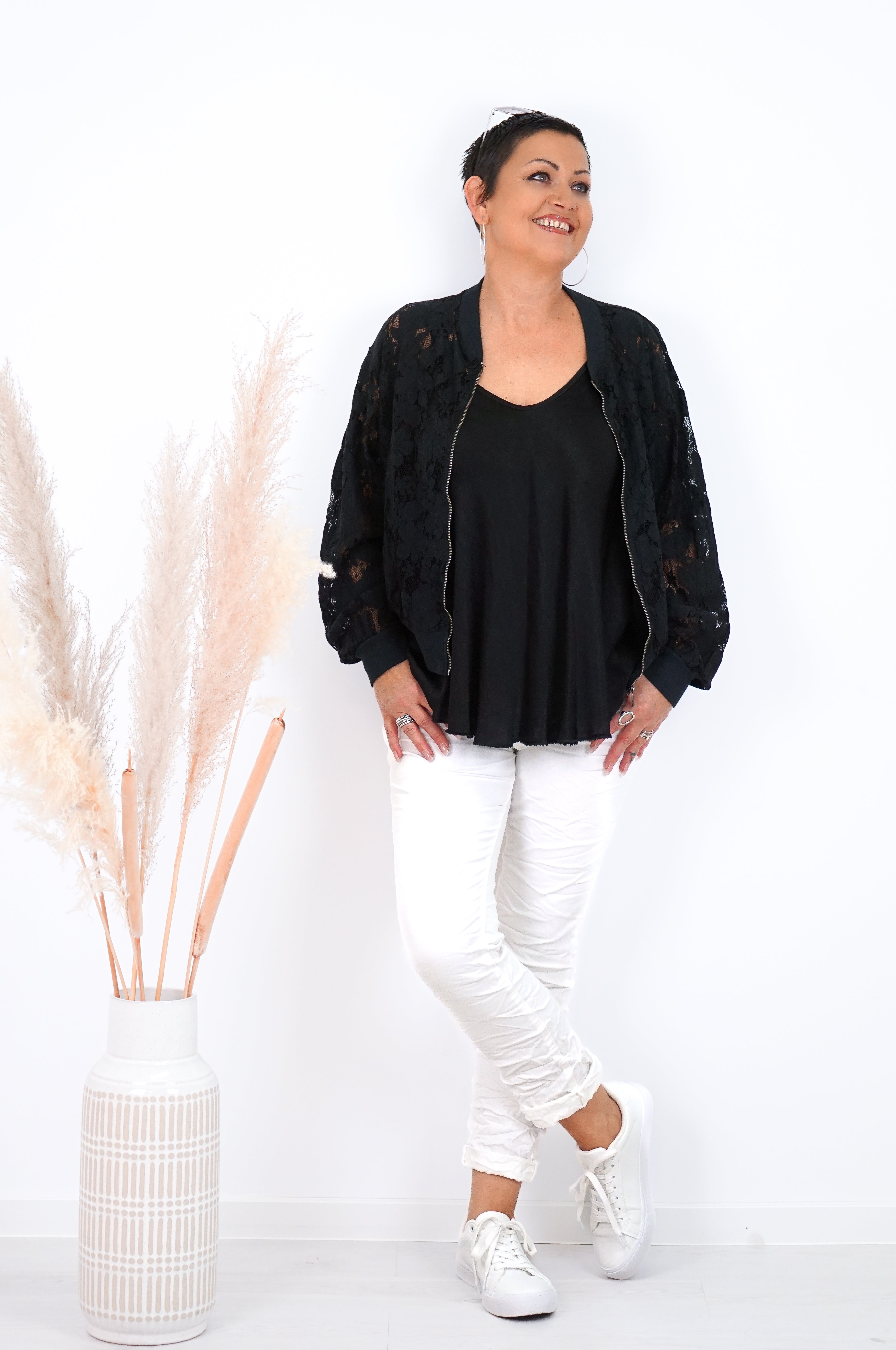 Blousonjacke aus Spitze, schwarz