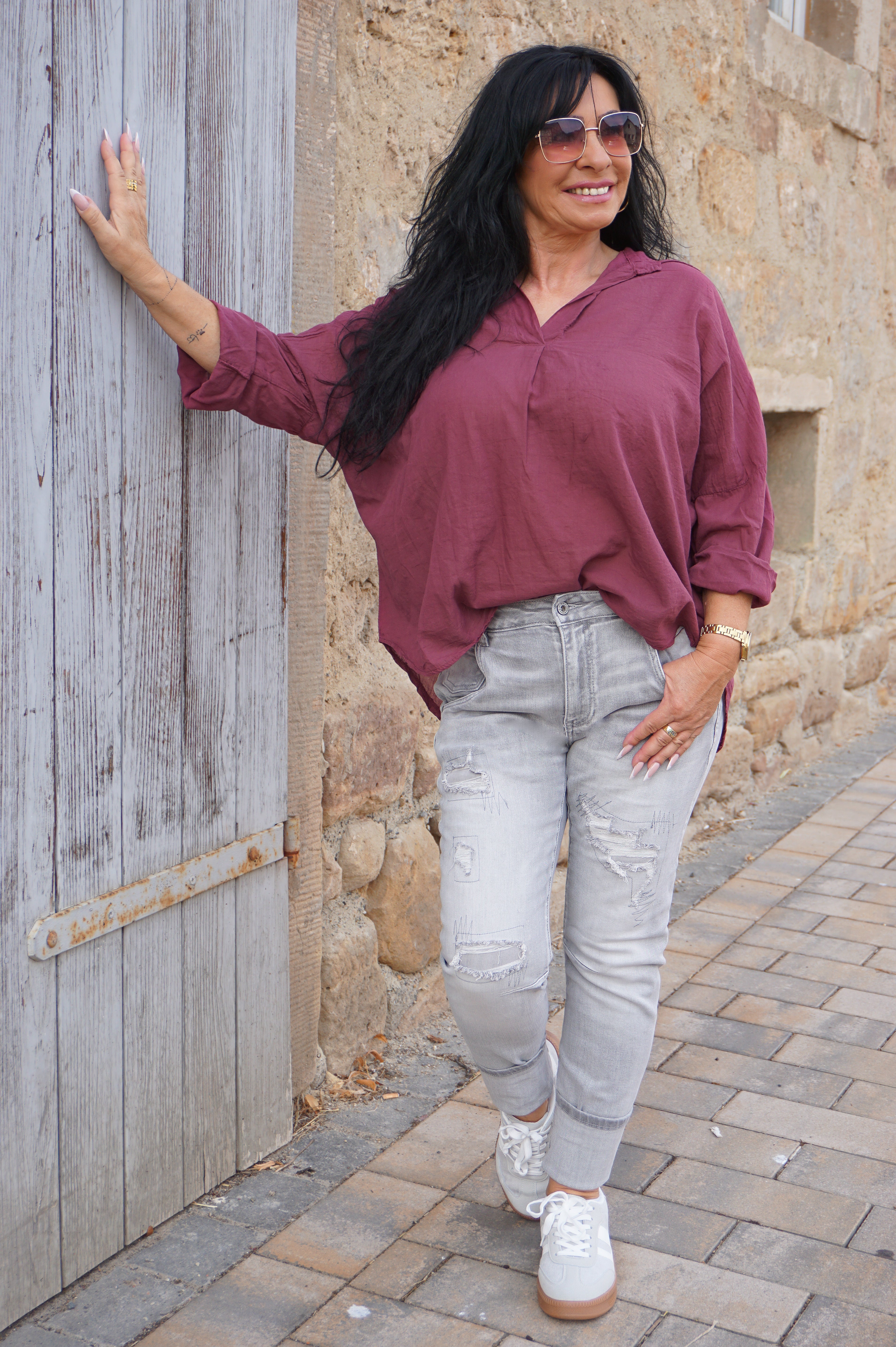 Sexy Woman Jeans mit unterlegten Rissen