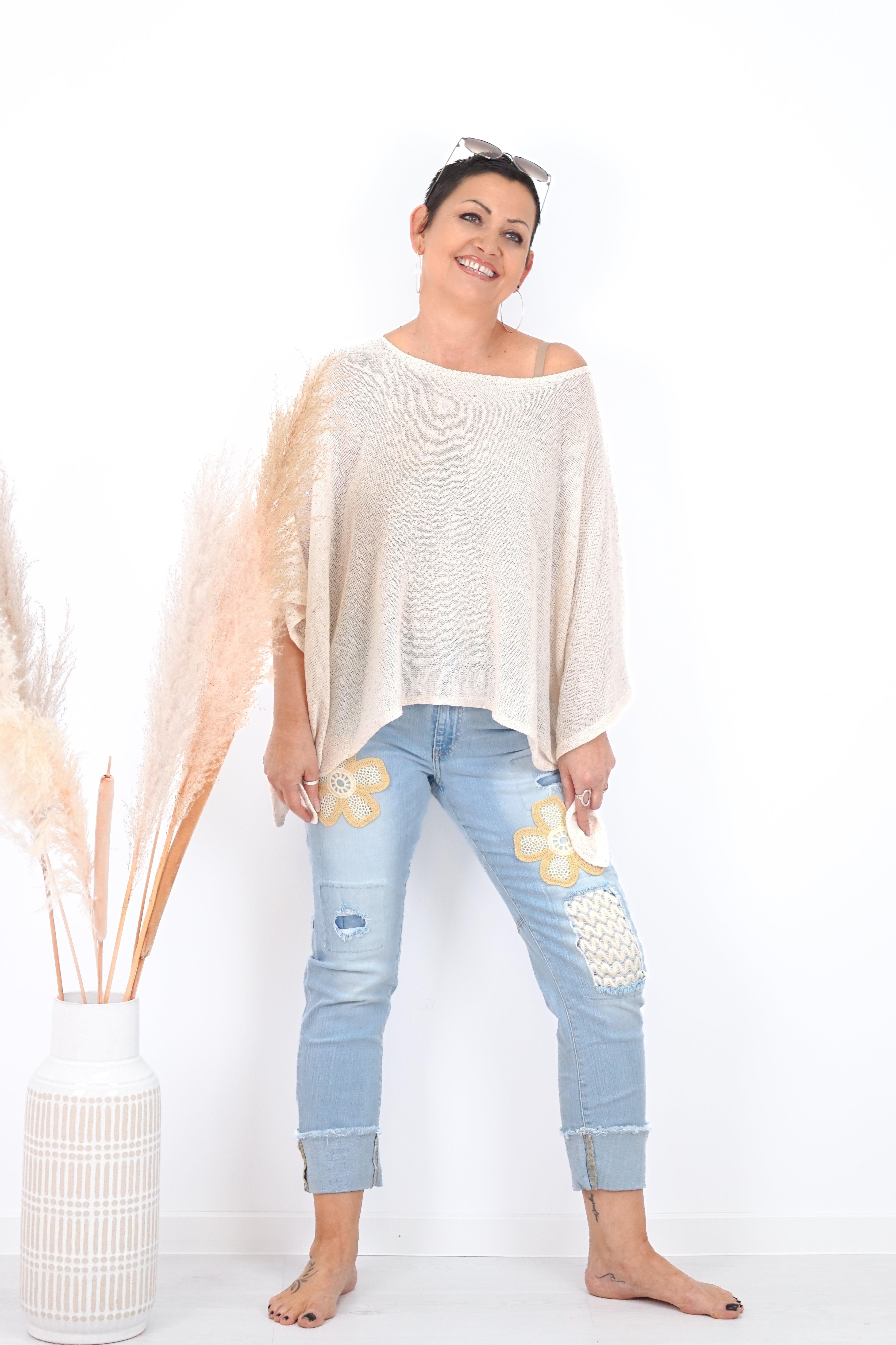 Feinstrickponcho mit eingearbeiteten Pailletten, hellbeige