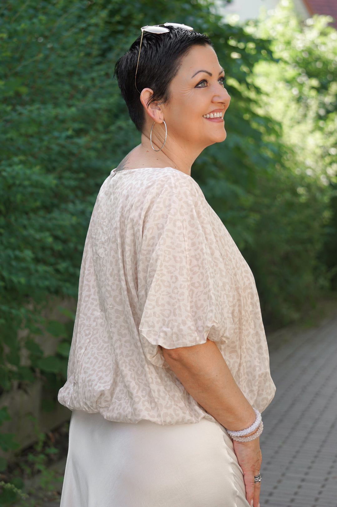 Ballon T-Shirt mit Leo Print, beige
