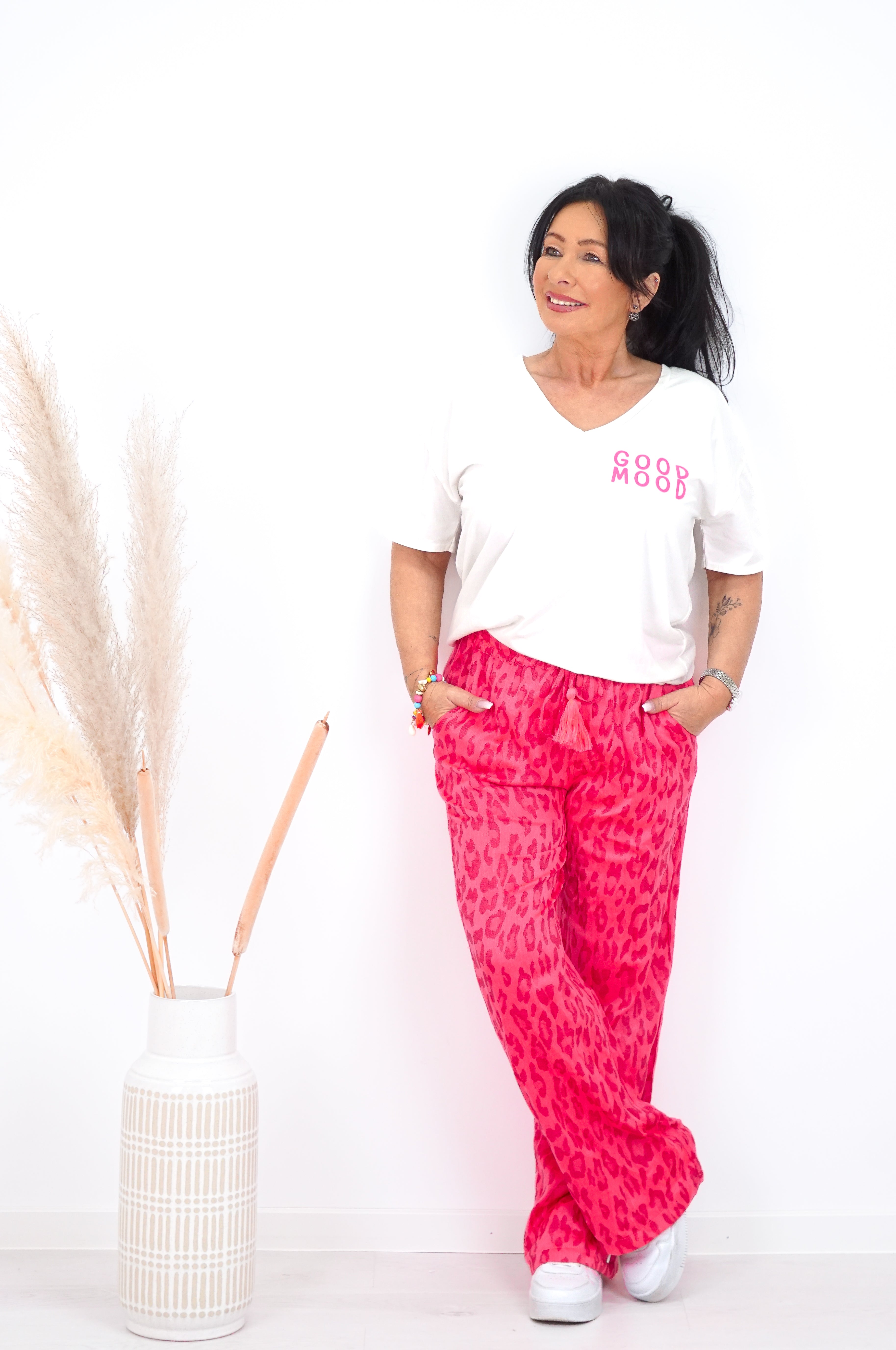 Sommerhose mit Leo Print, neonrot/beere