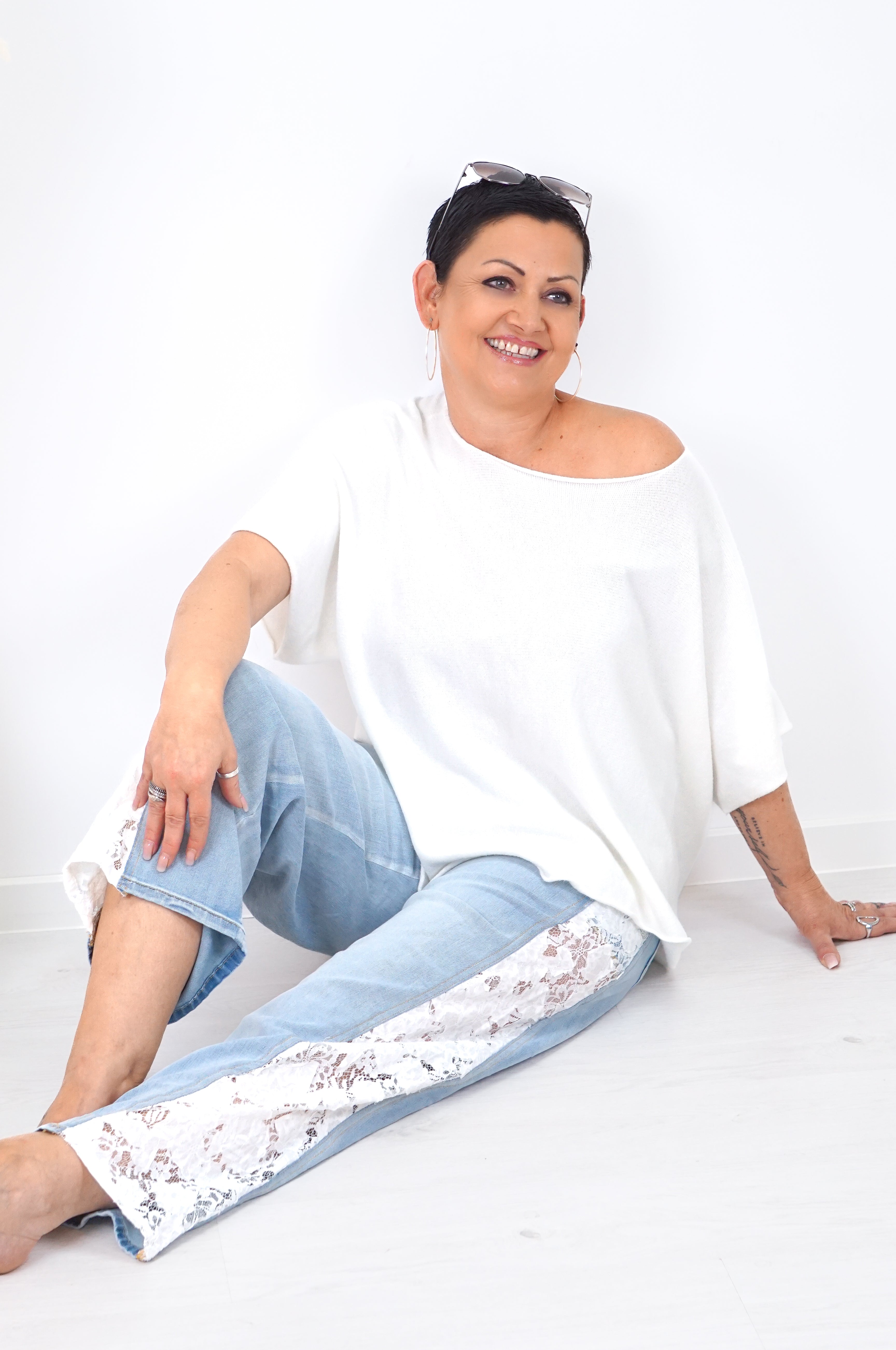 Sexy Woman straight Jeans mit Spitzeneinsatz