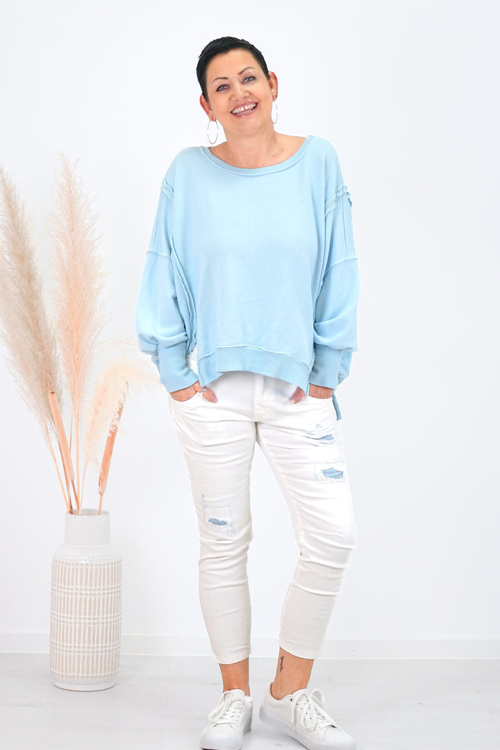 Sexy Woman Jeans mit jeansblauen Flicken