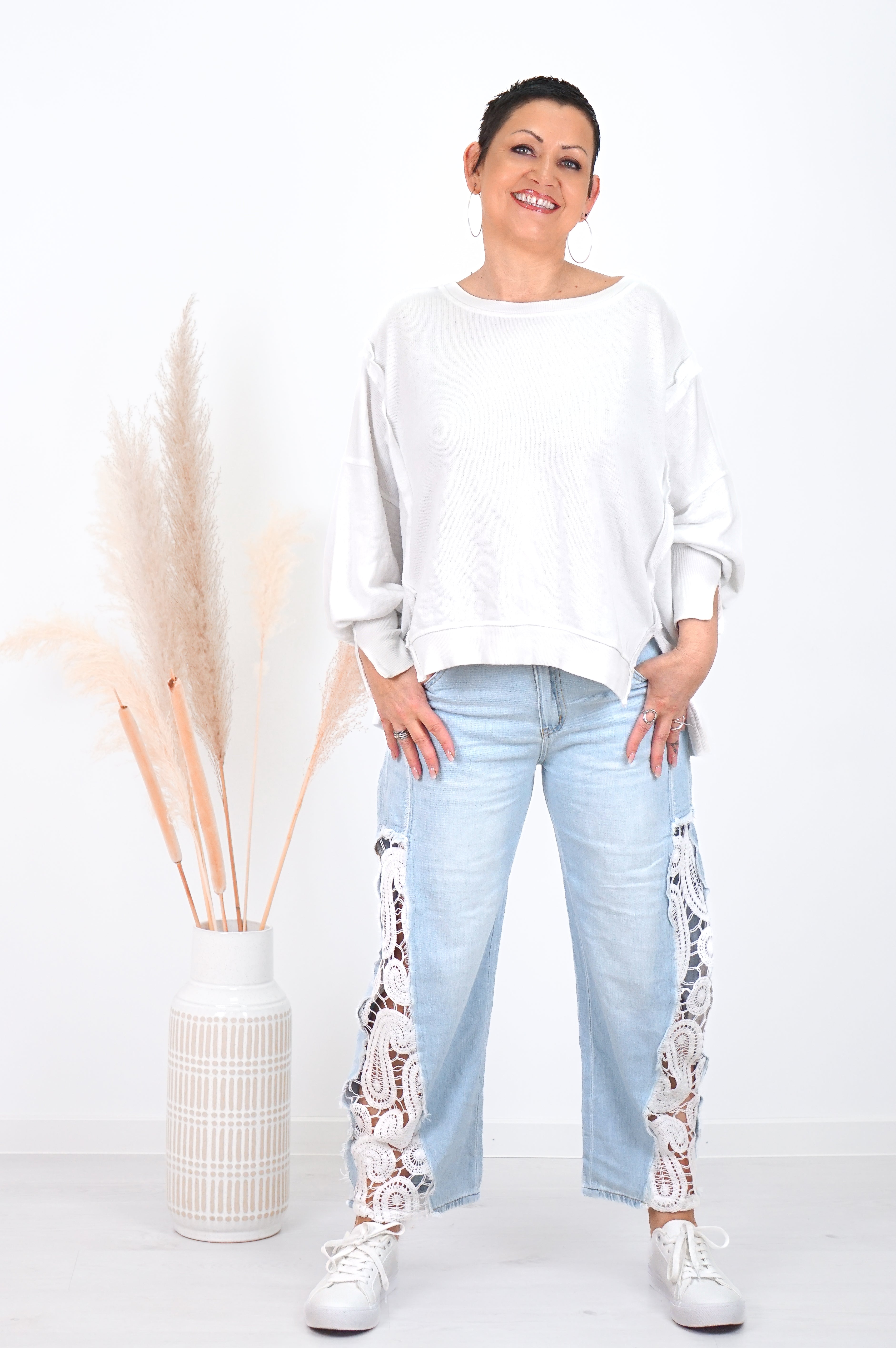 Sexy Woman Barrel Jeans mit Häkeleinsatz
