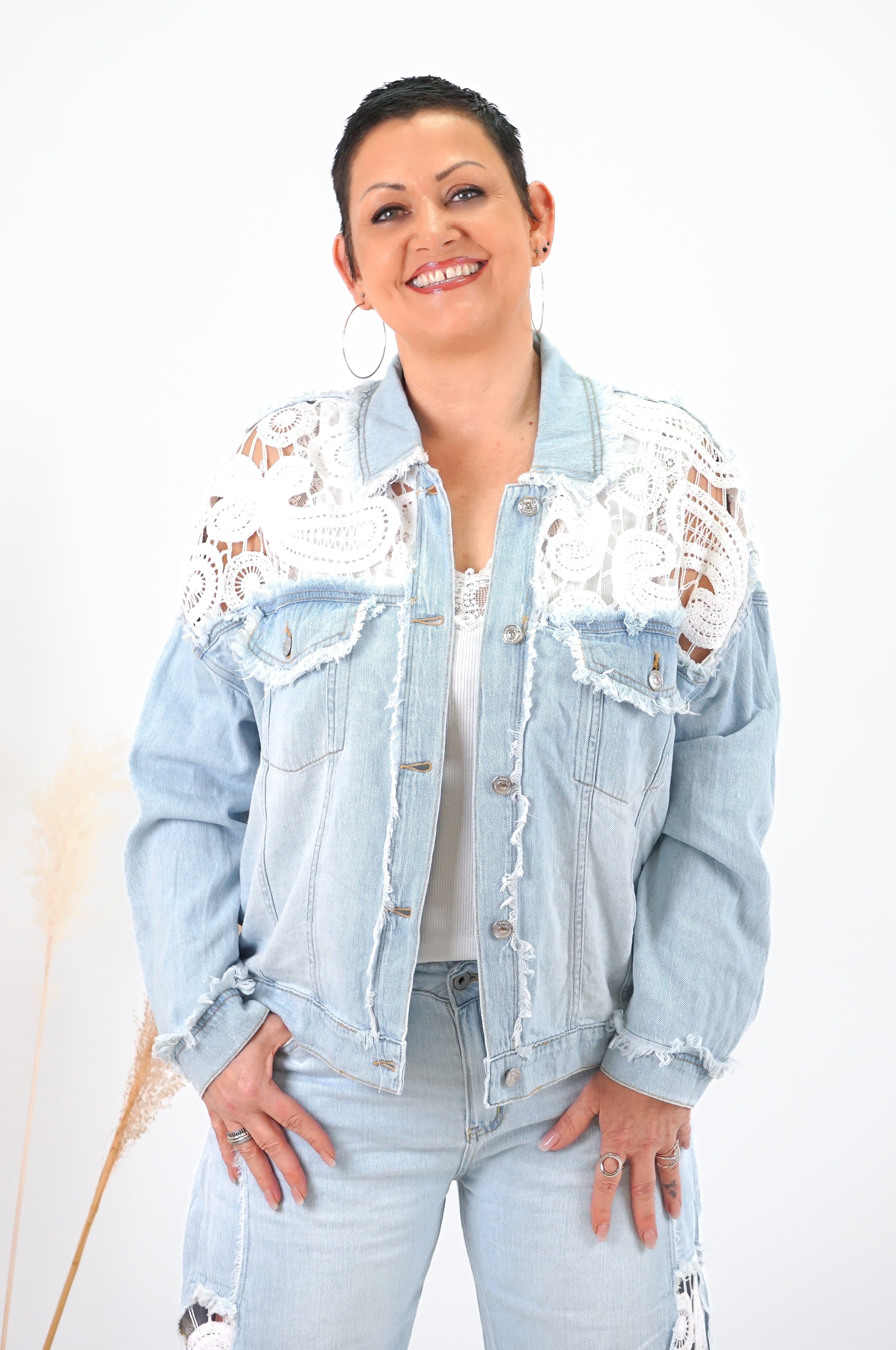 Sexy Woman Oversize Jeansjacke mit Häkeleinsatz