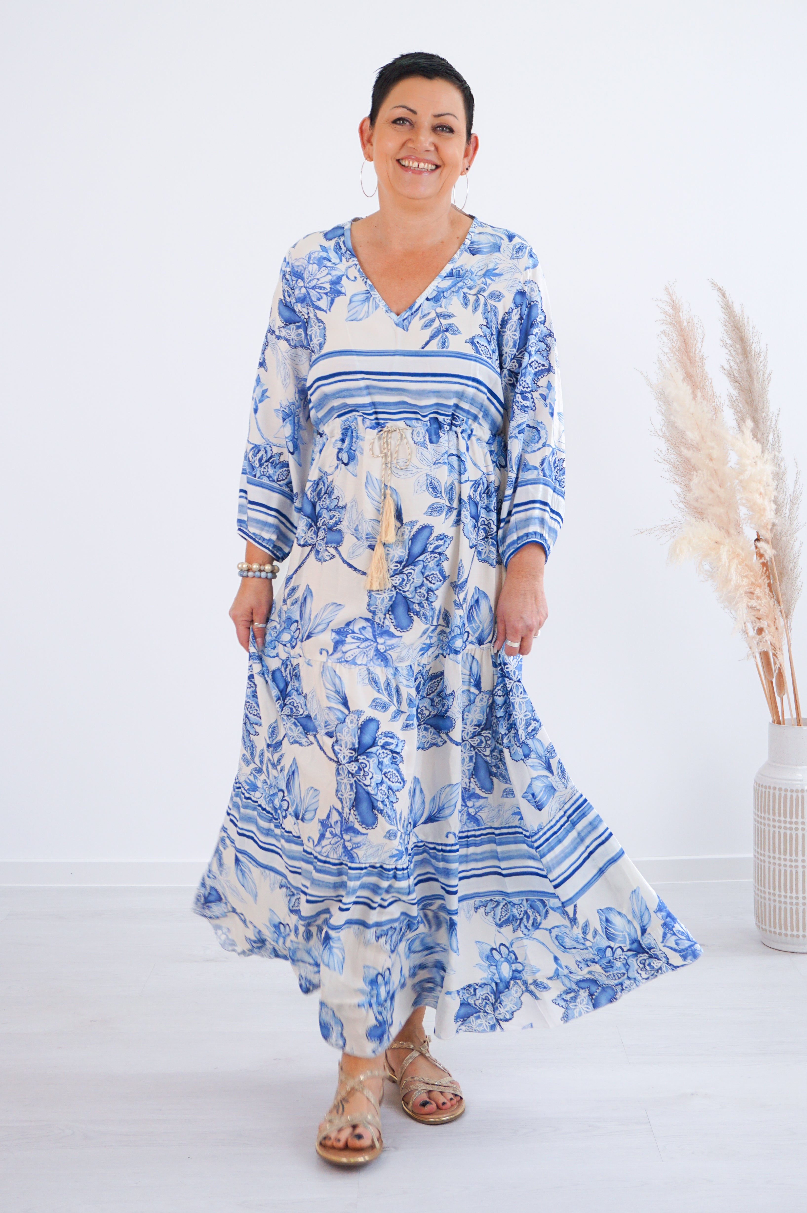 Langes Kleid mit Print in Blau