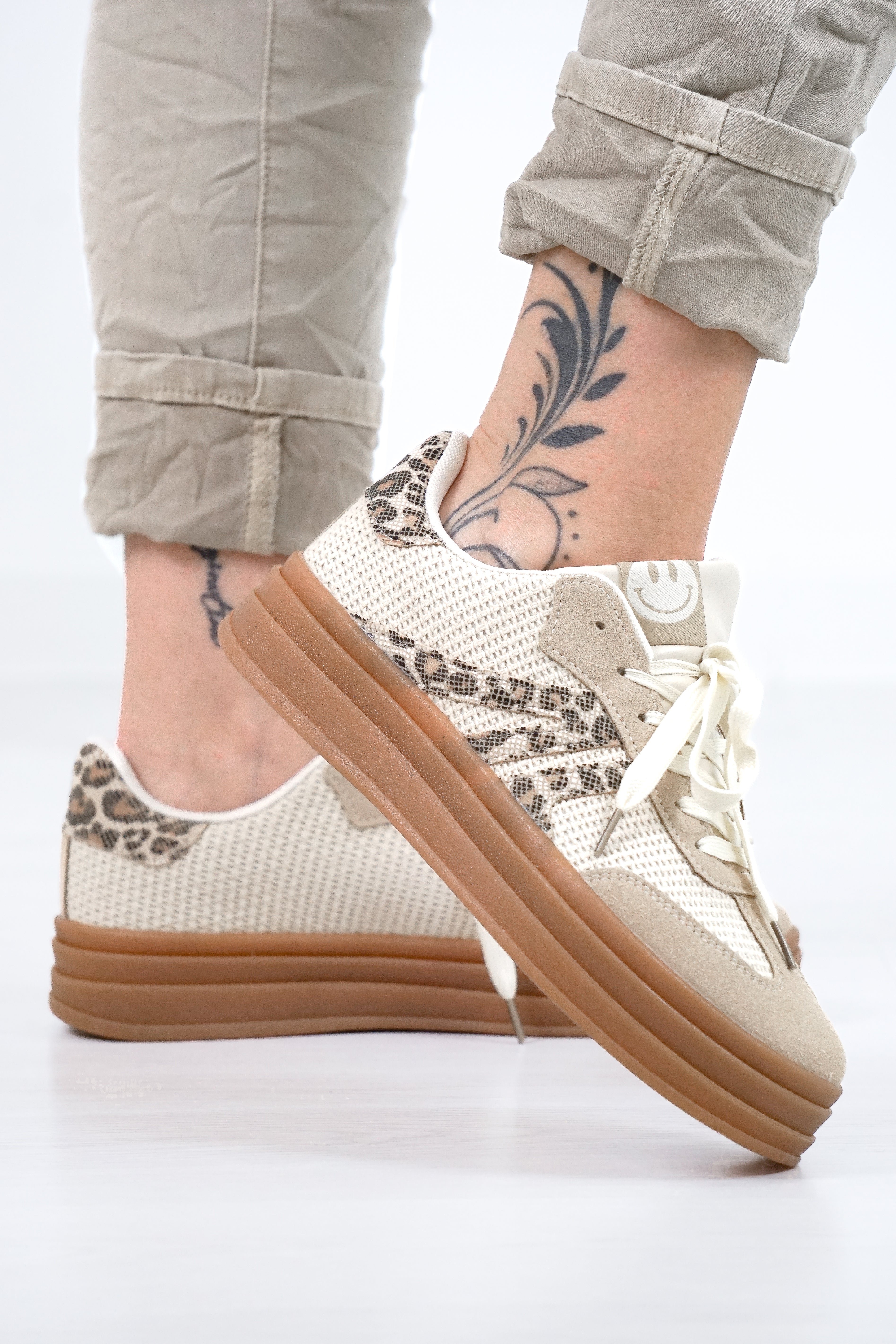 Sneaker mit Häkelstruktur, Leo