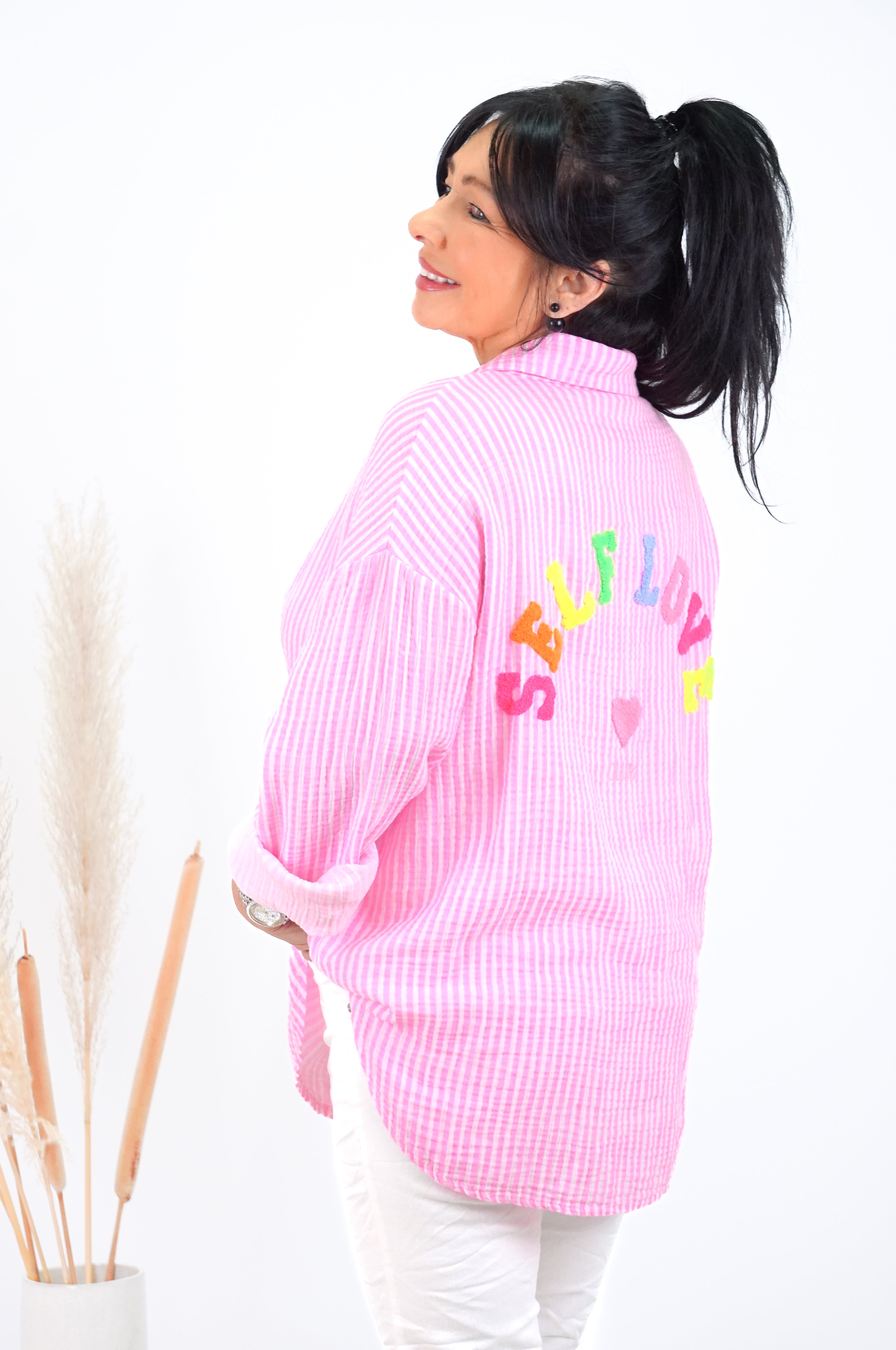 Gestreiftes Musselin Hemd "SELF LOVE", rosa