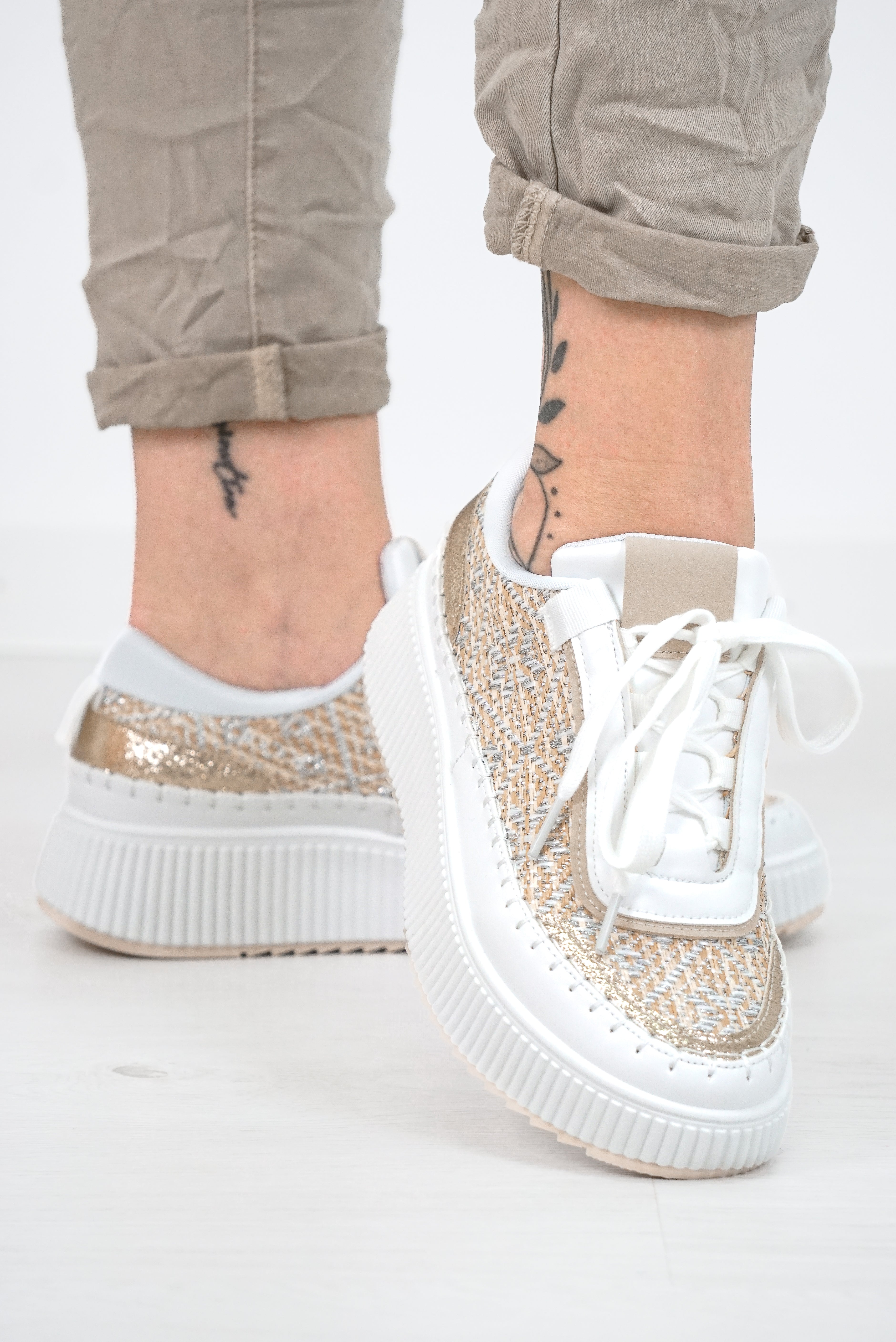 Sneaker mit geflochtenem Design & Metallic-Details