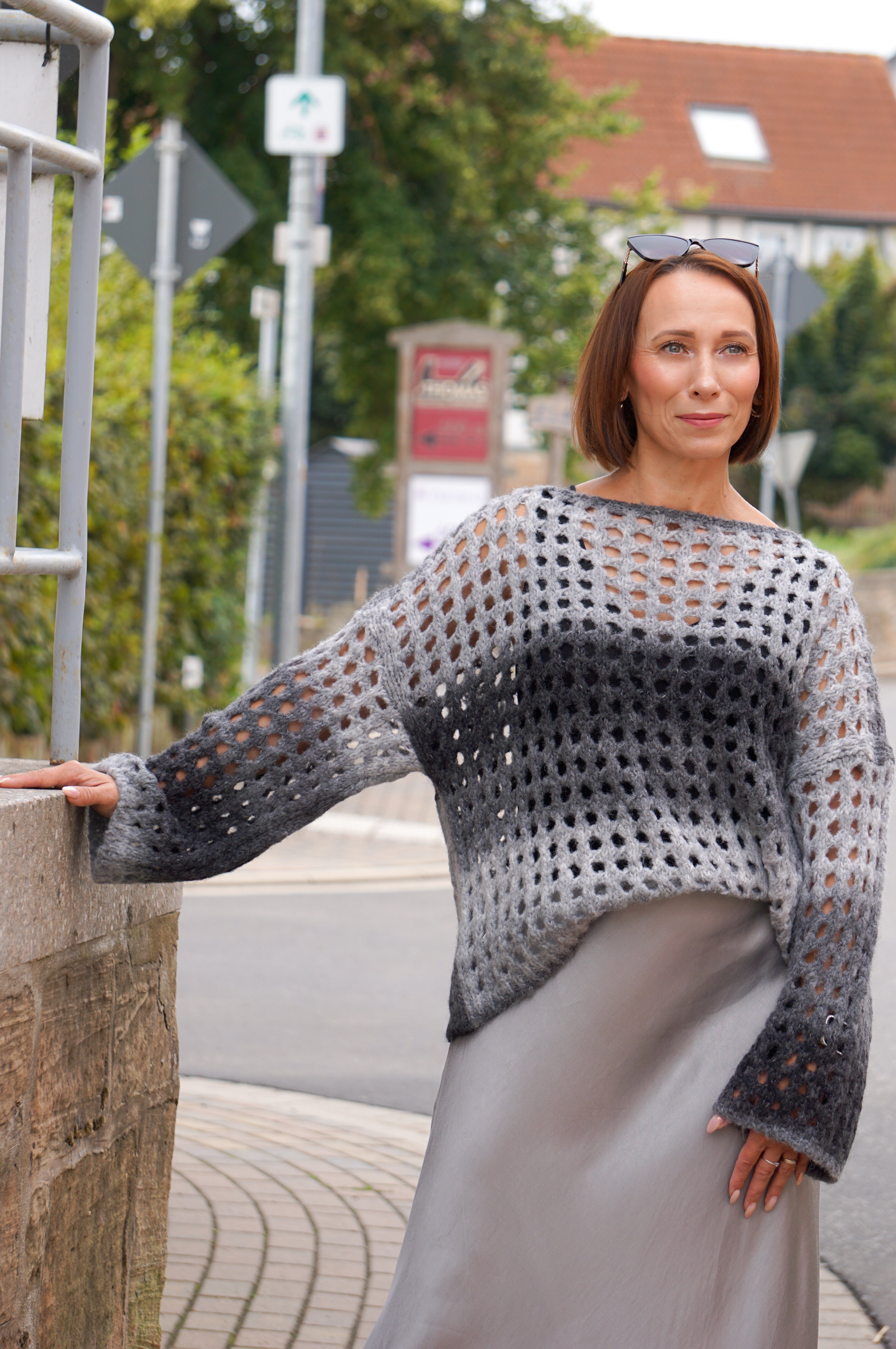 Lochstrickpulli mit Farbverlauf, grau