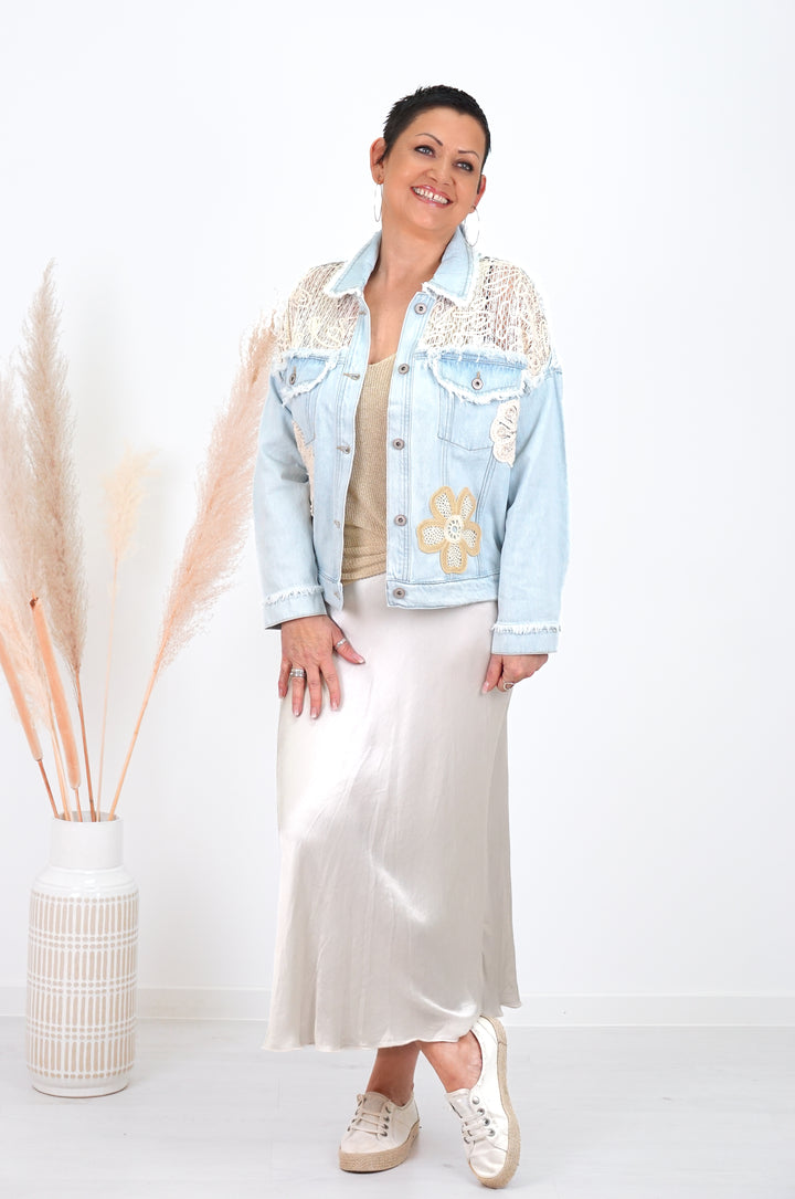 Sexy Woman Oversize Jeansjacke mit verspielten Details