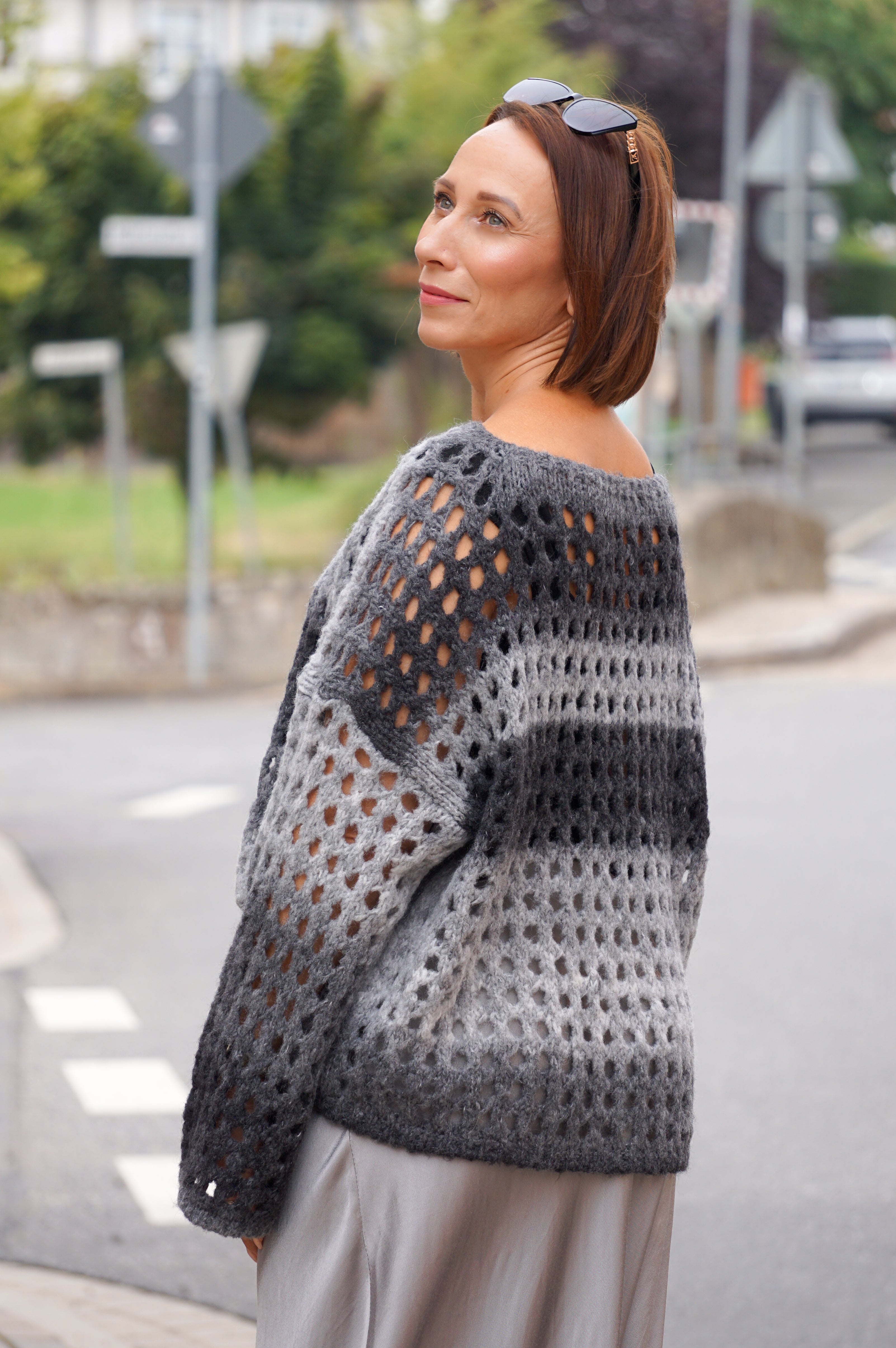Lochstrickpulli mit Farbverlauf, grau