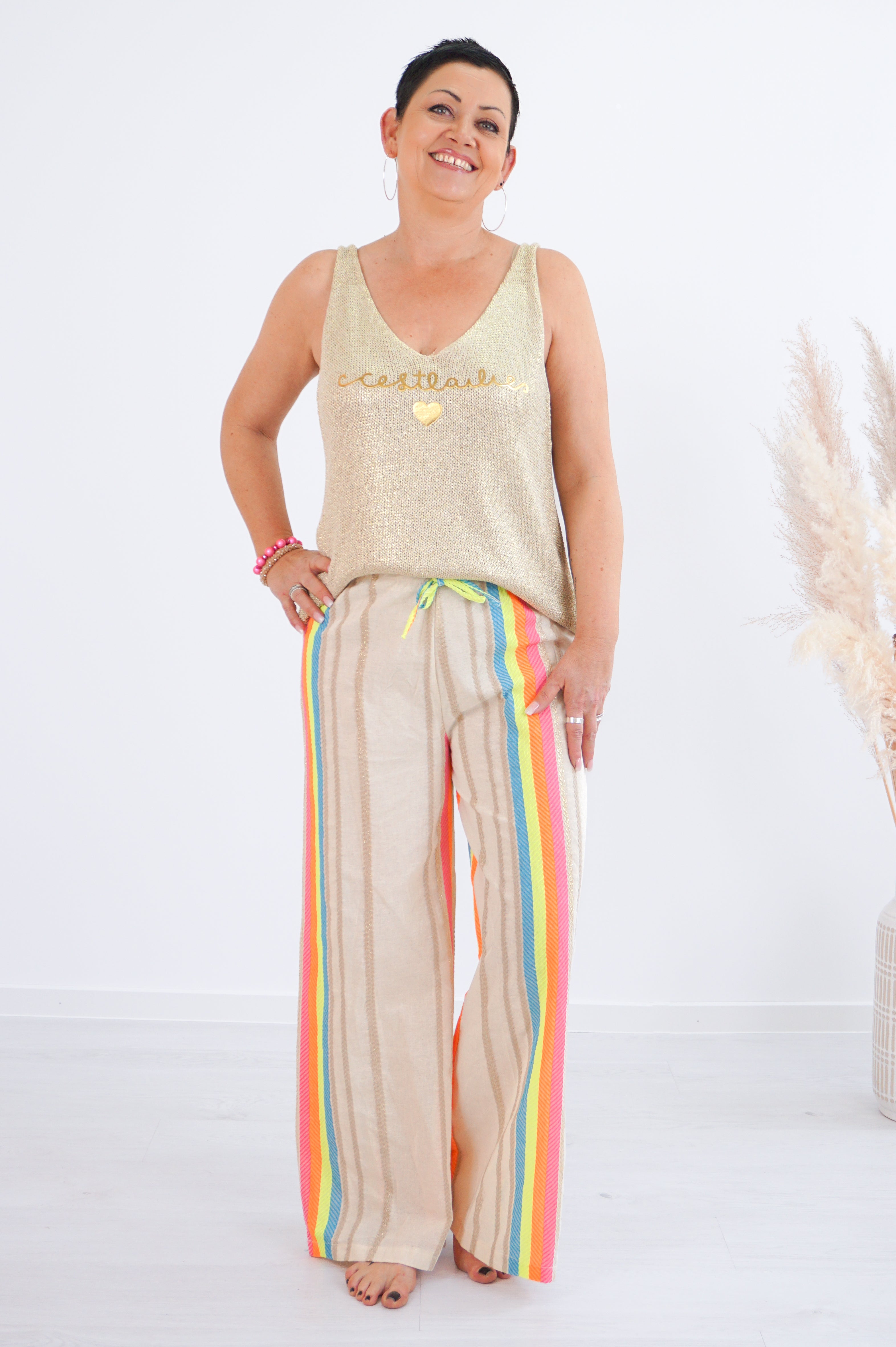 Sommerhose mit bunten Streifen