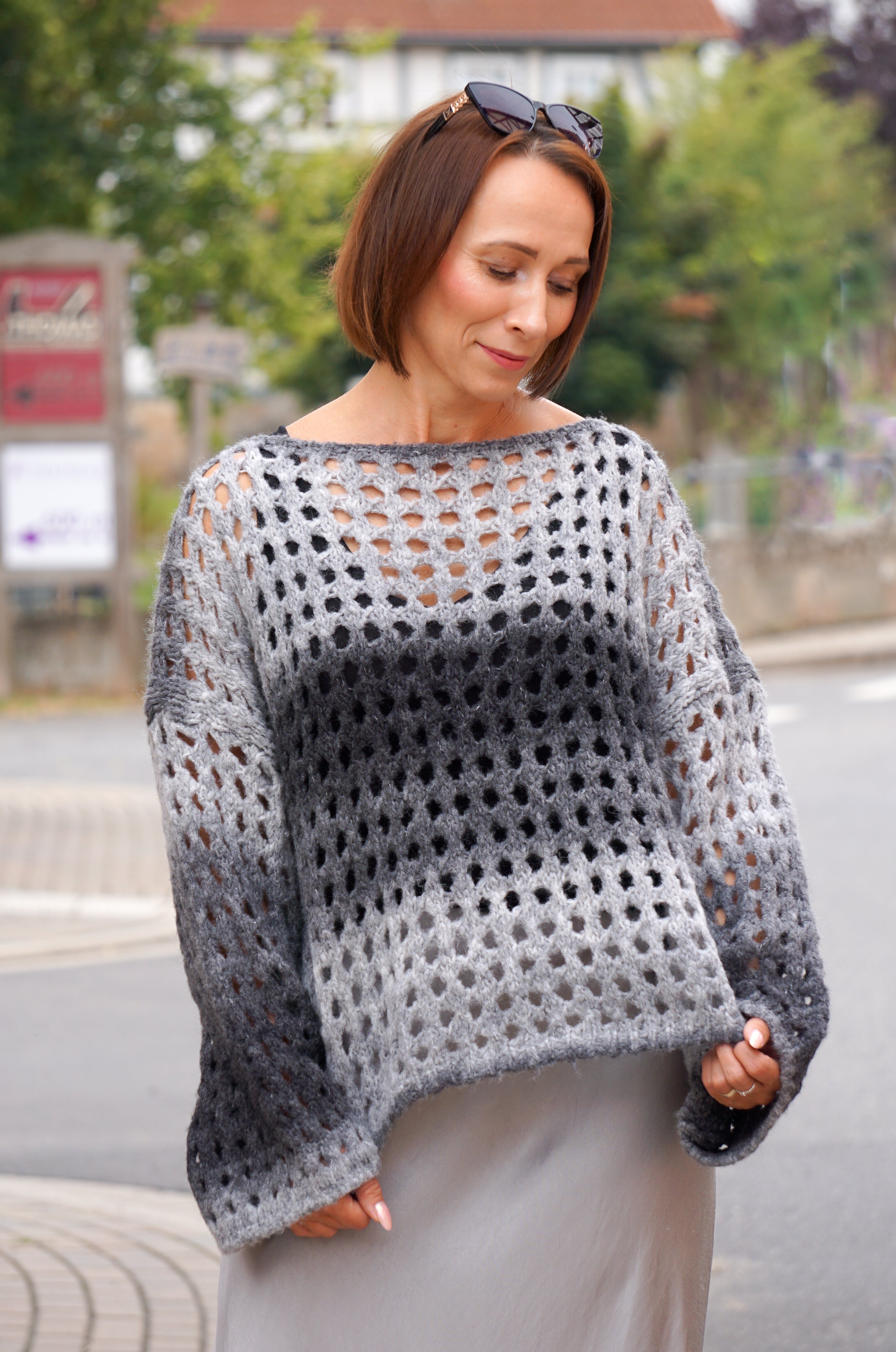 Lochstrickpulli mit Farbverlauf, grau