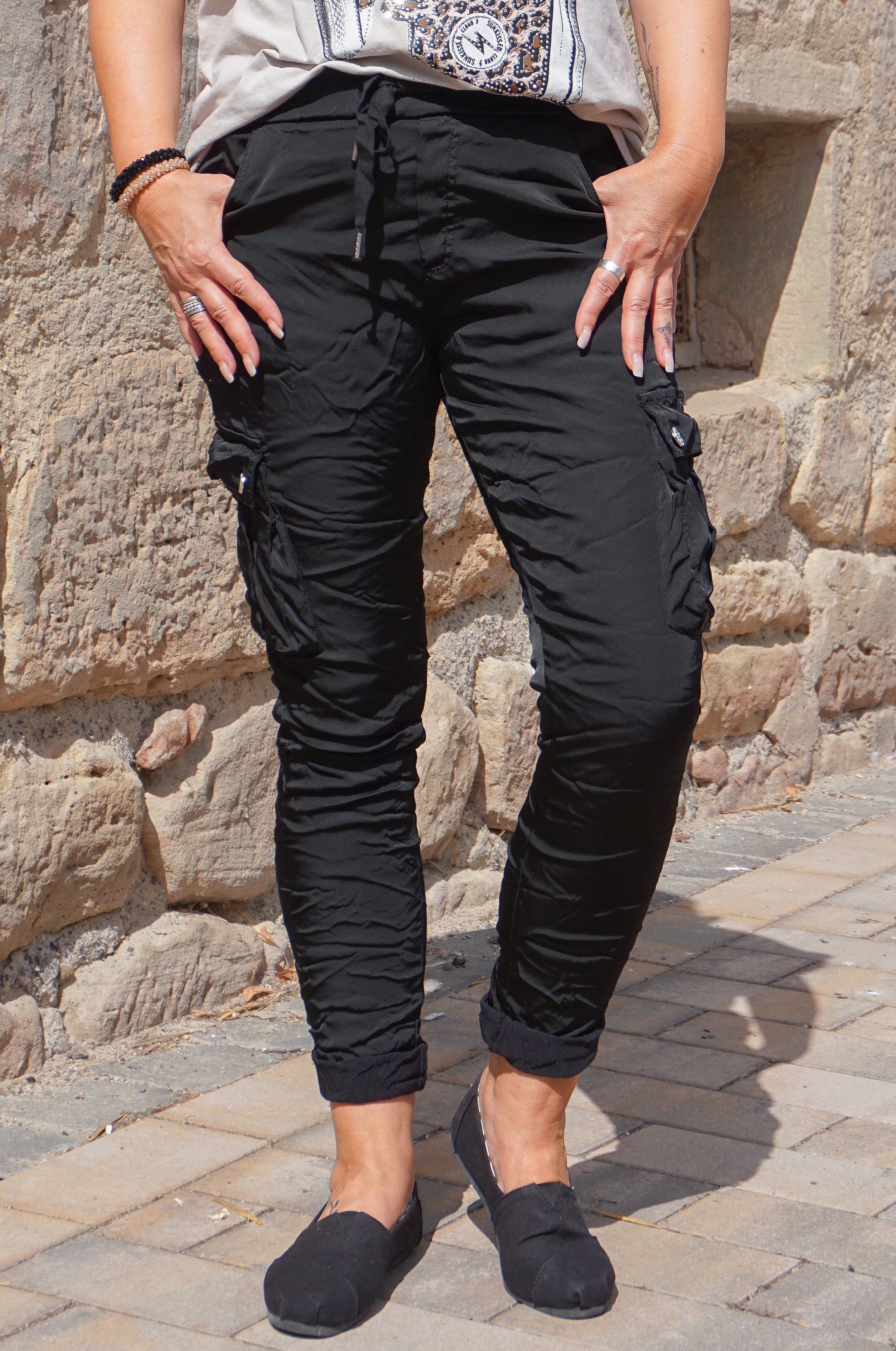 Cargo Jogpant im Satin Look, schwarz
