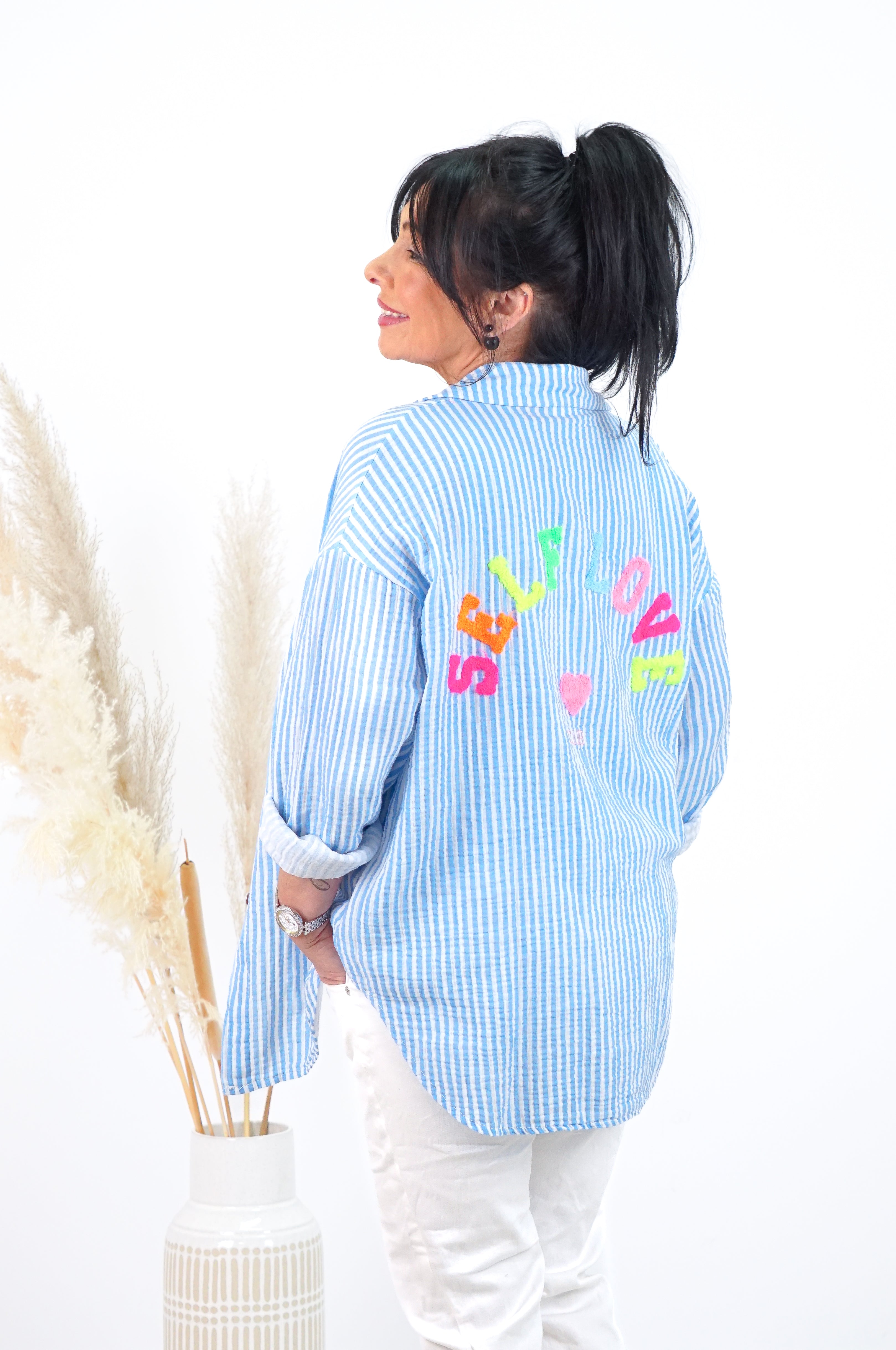 Gestreiftes Musselin Hemd "SELF LOVE", blau