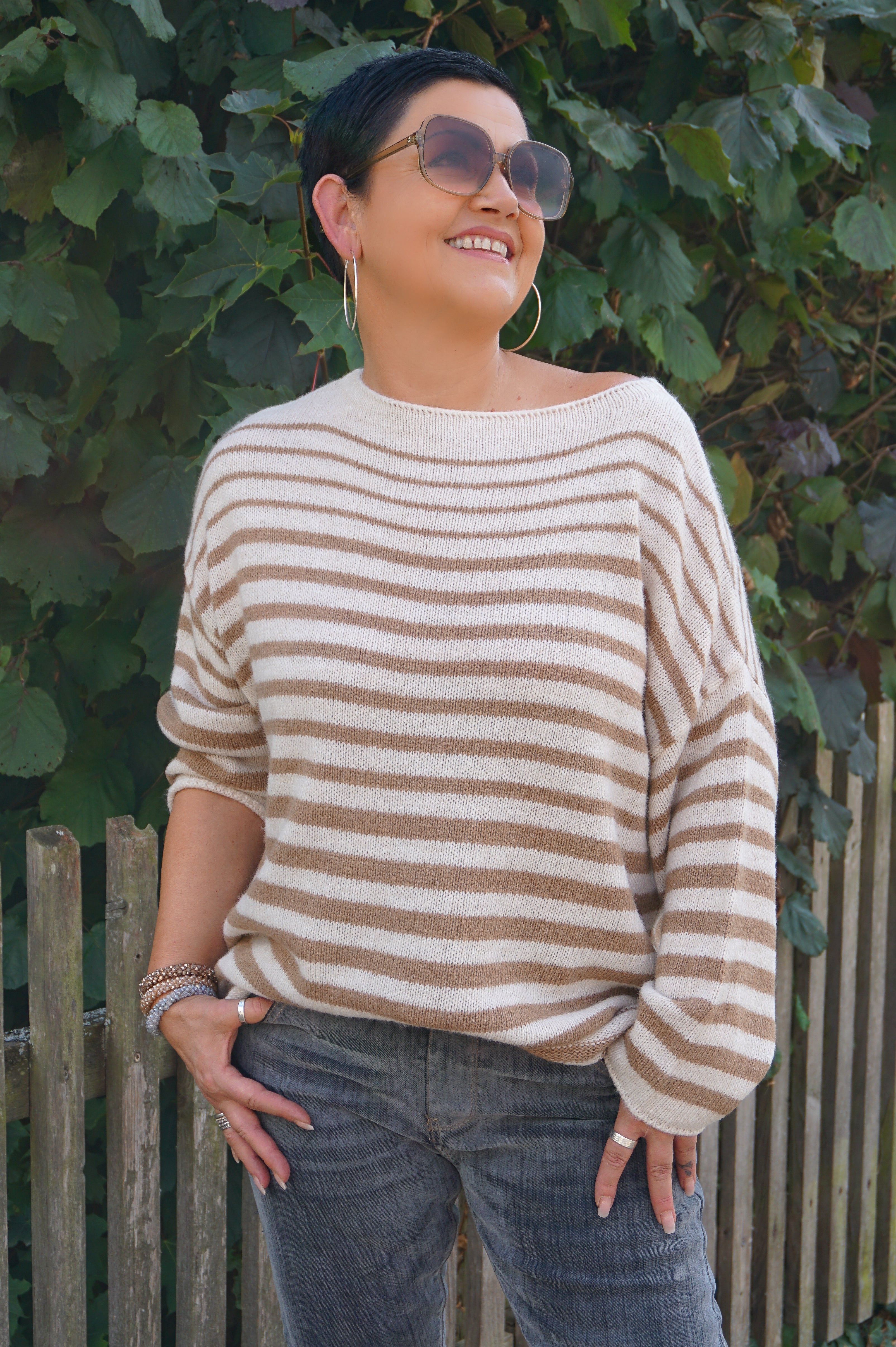 Strickpulli mit Streifen in camel, beige