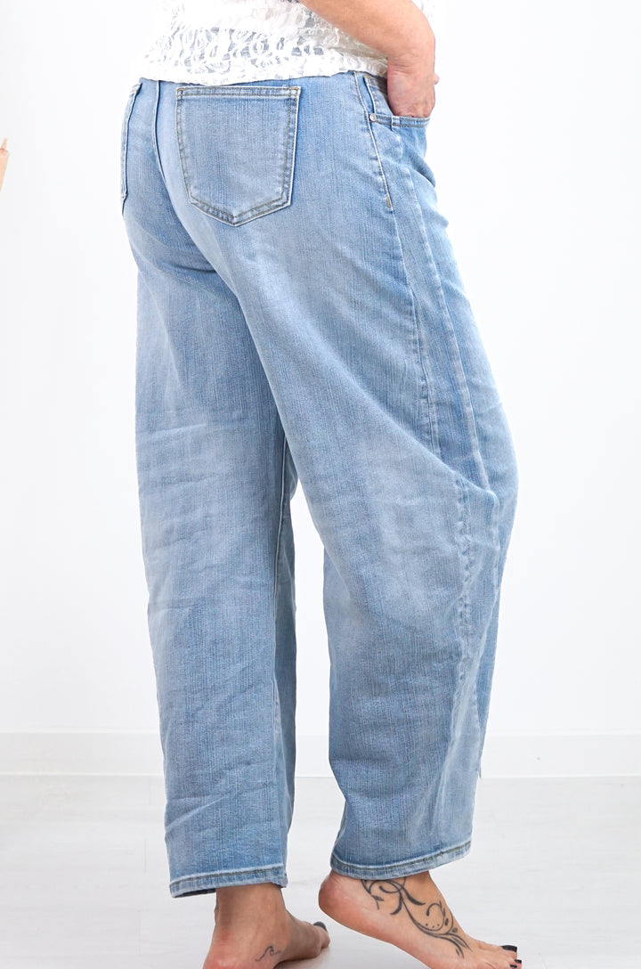 Sexy Woman Barrel Jeans