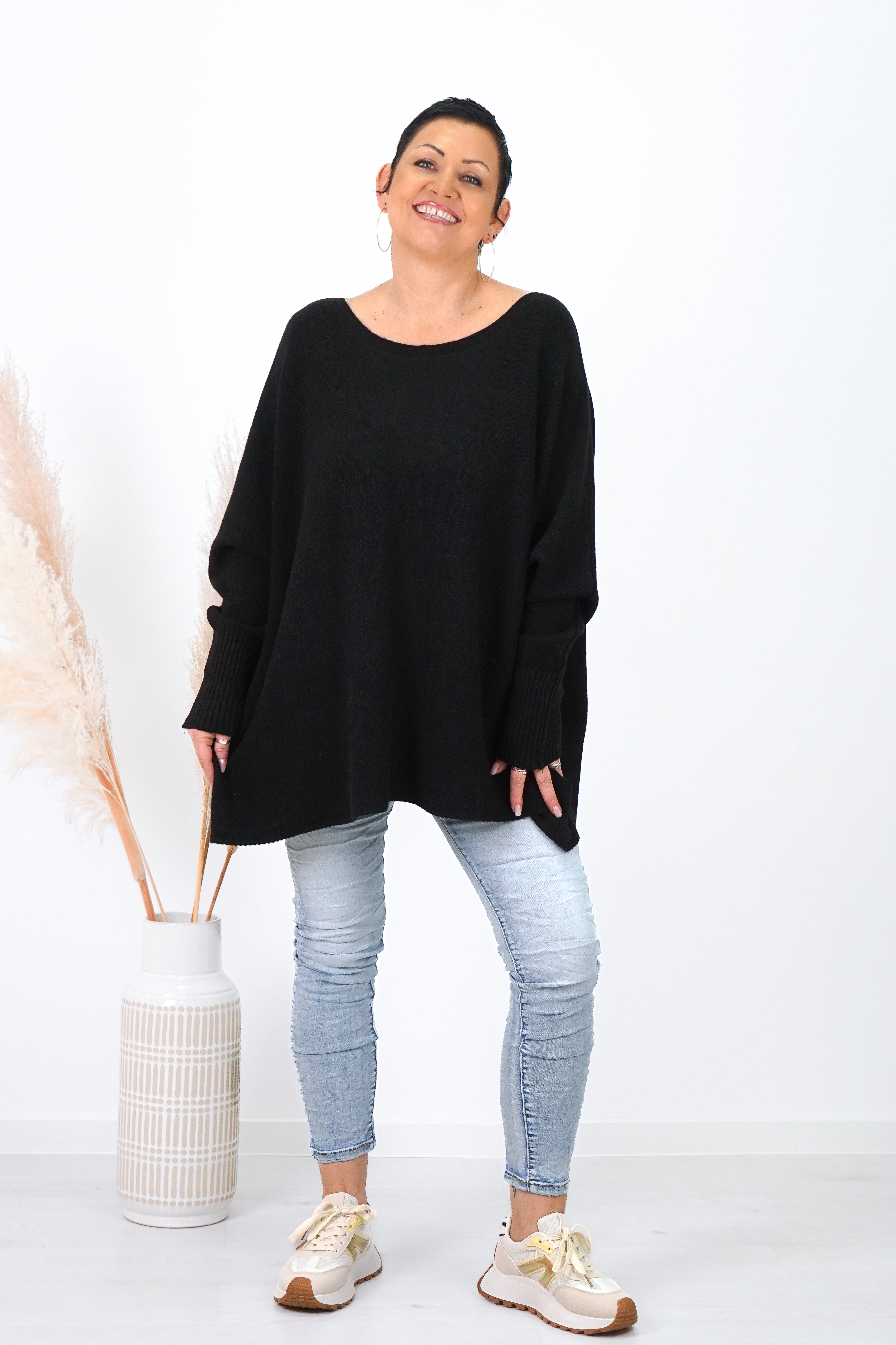 Weiter Feinstrickpulli "GOOD VIBES", schwarz