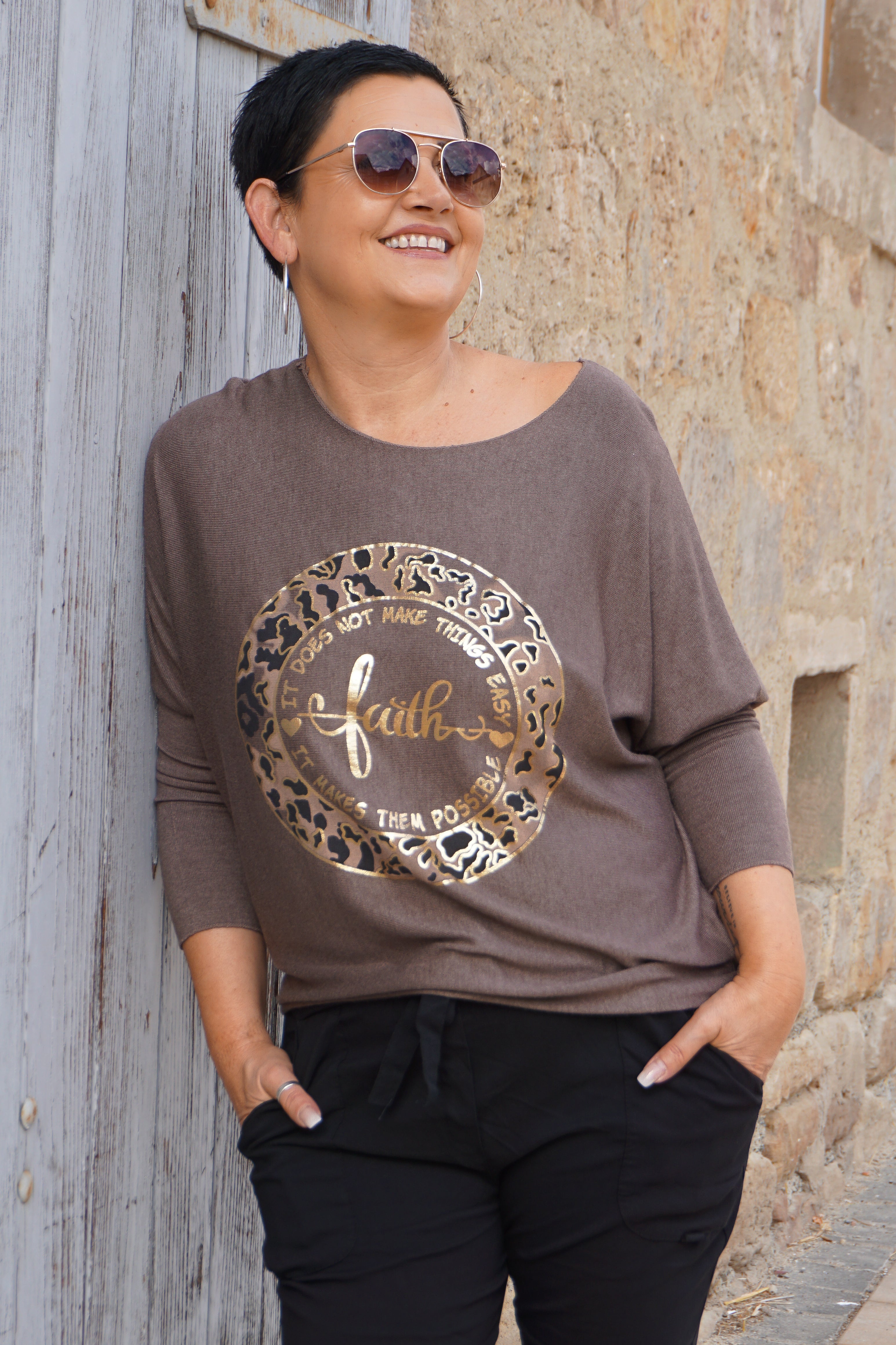 Verspielter Feinstrickpulli "faith", braun