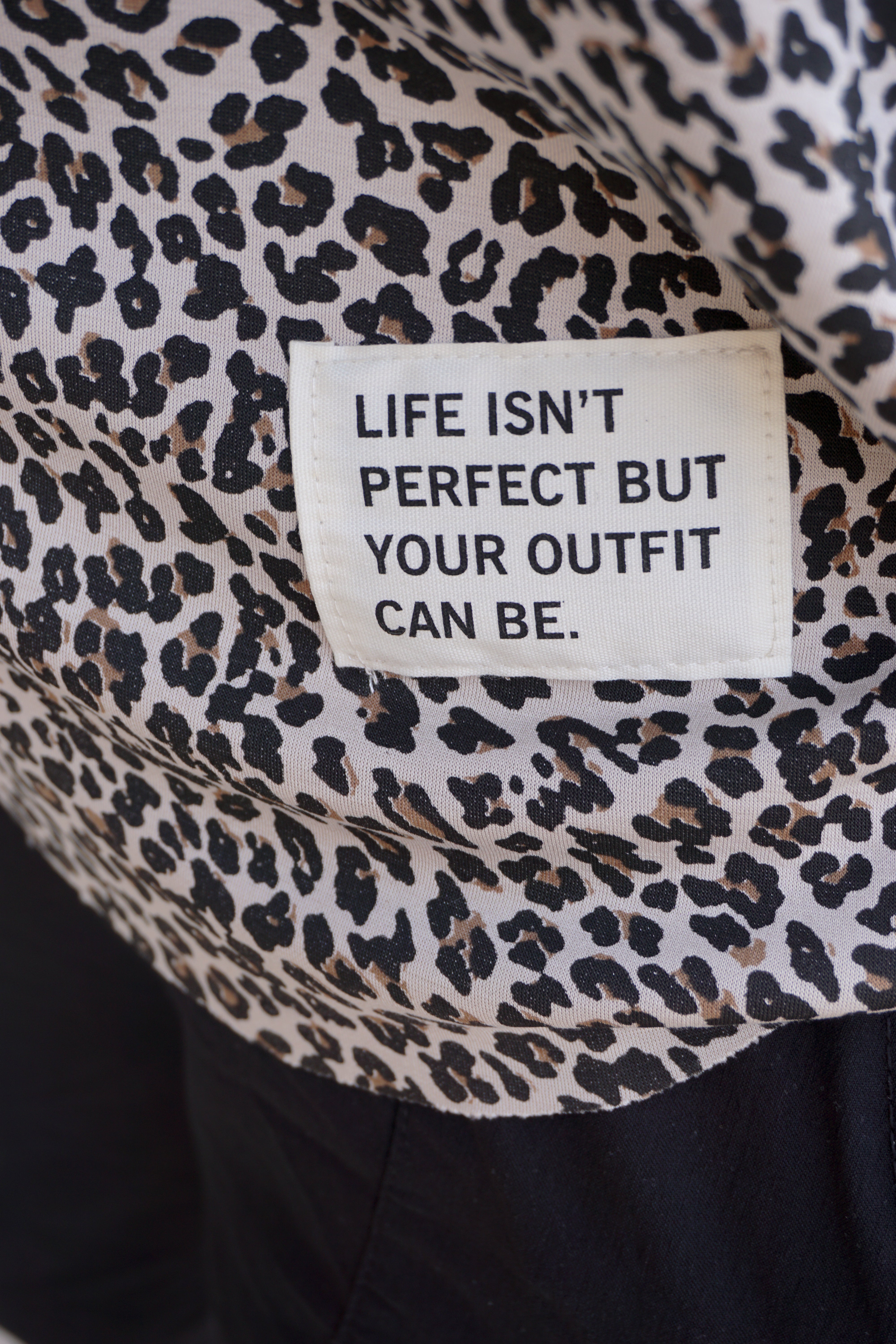 Sweatshirt mit Leo Print "Perfect"
