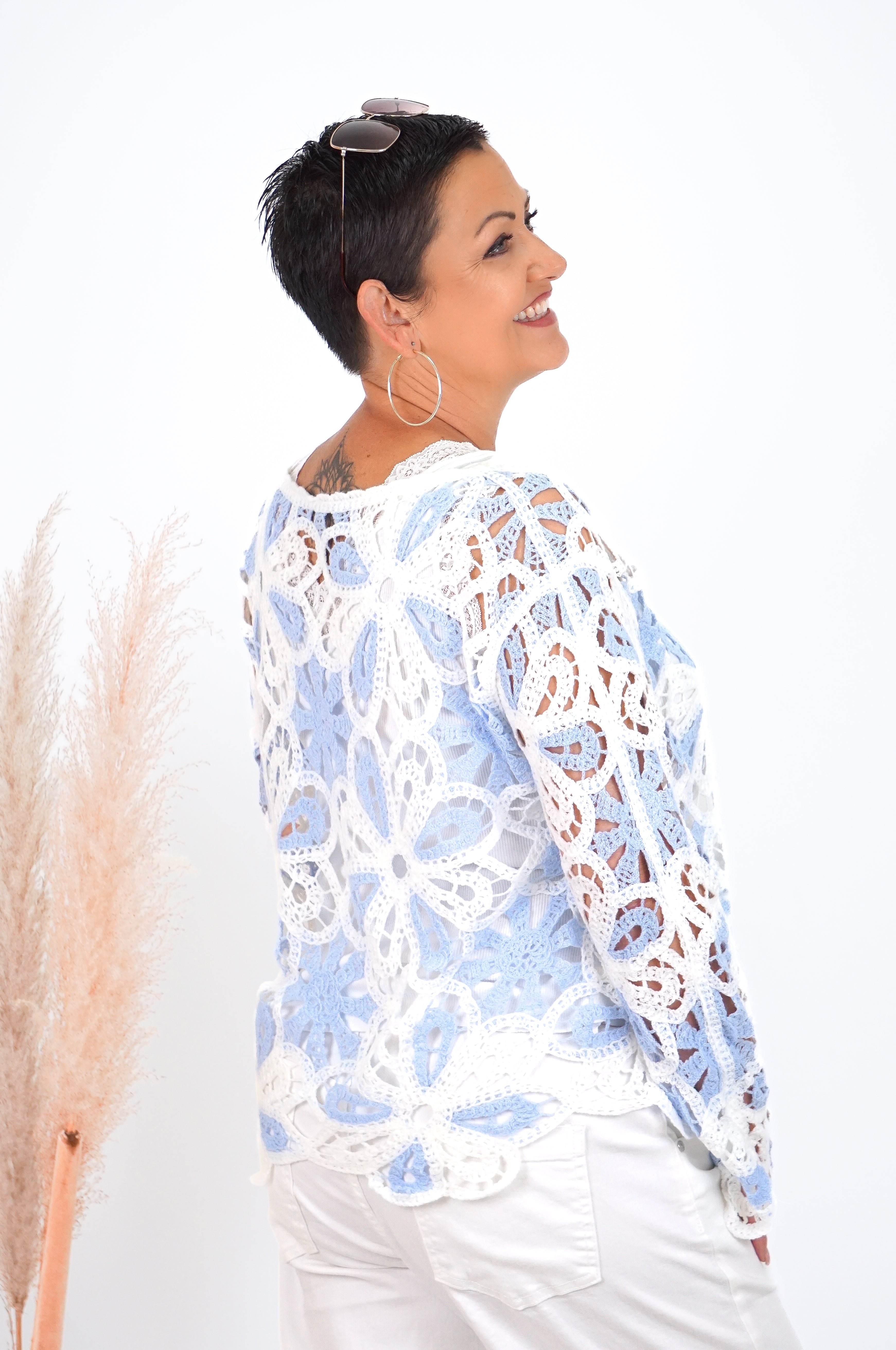 Leichtes Häkelshirt "flower", hellblau