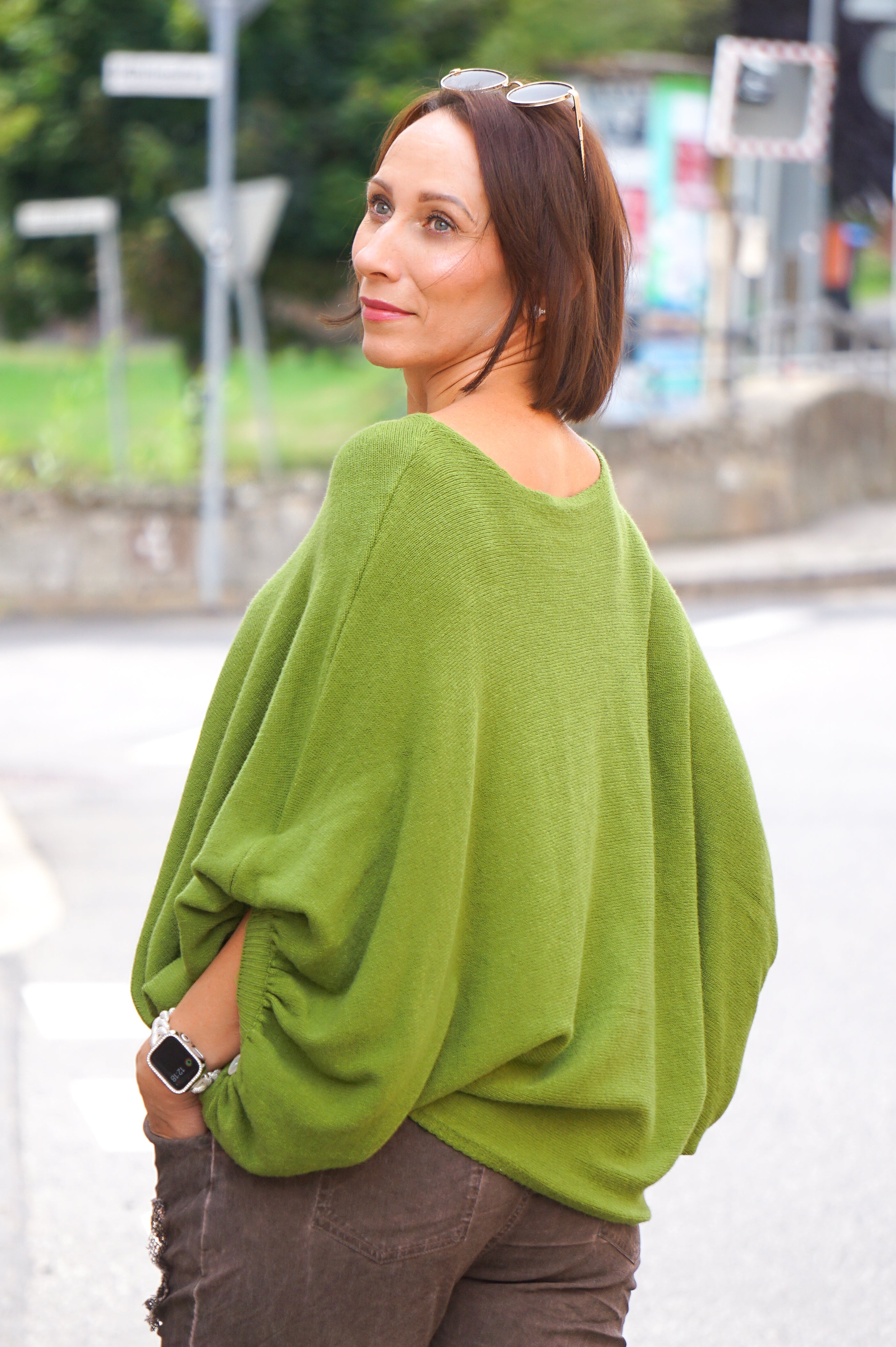 Weiter Kurzarm Feinstrickpulli, grün