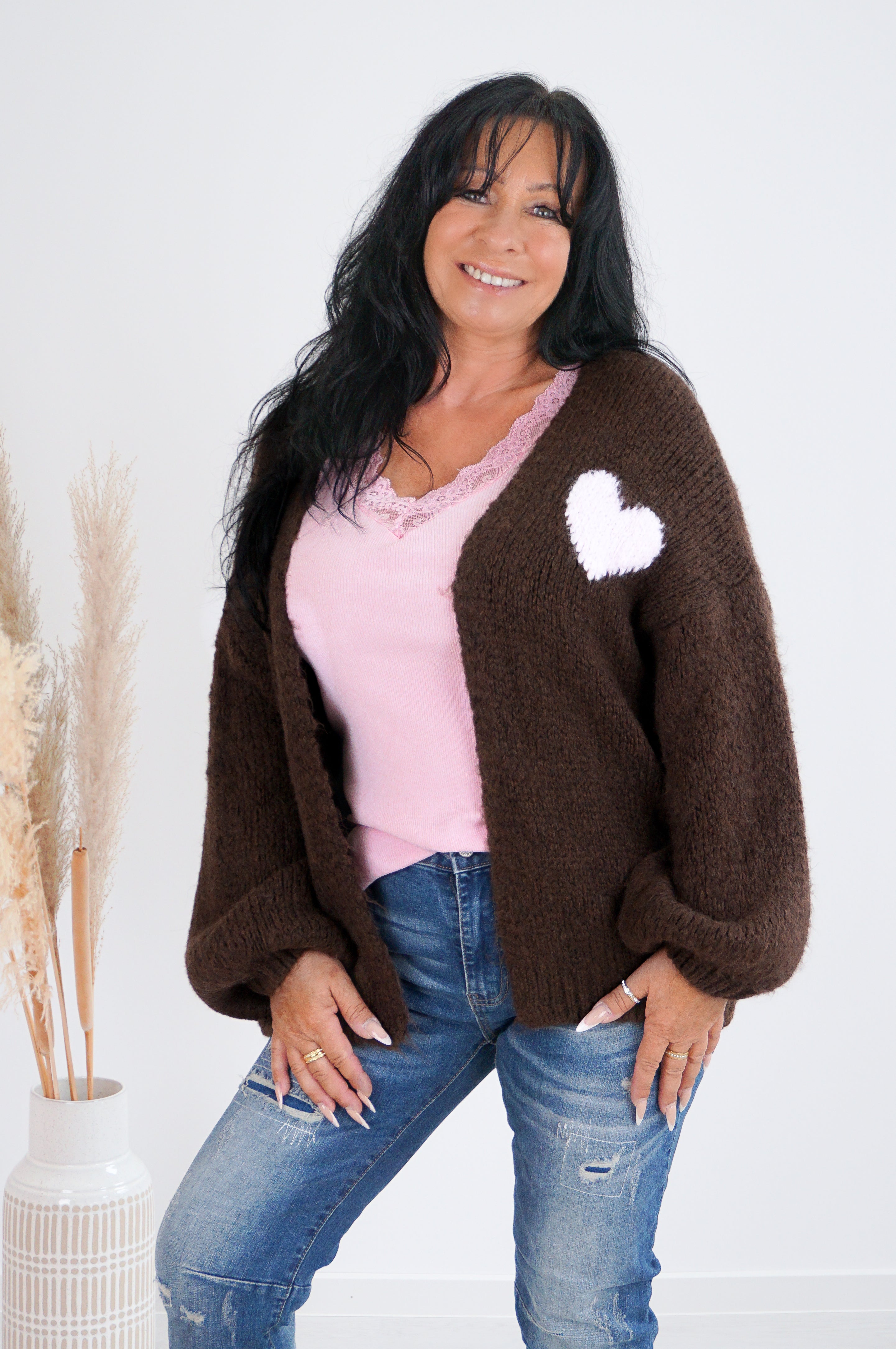 Kurze Strickjacke "Smile more", schokobraun/rosa