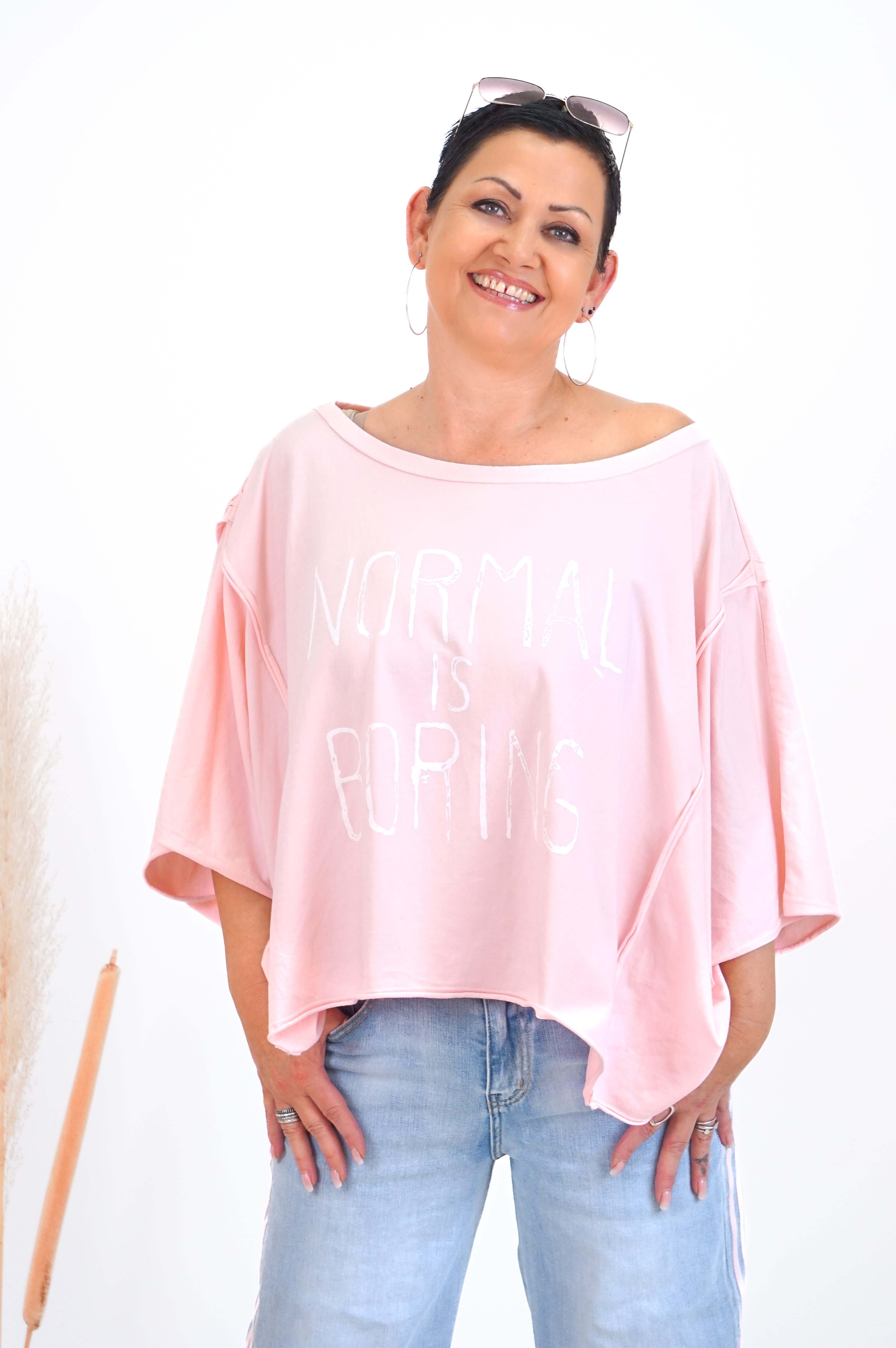 Oversize Shirt „normal is boring“, rosa