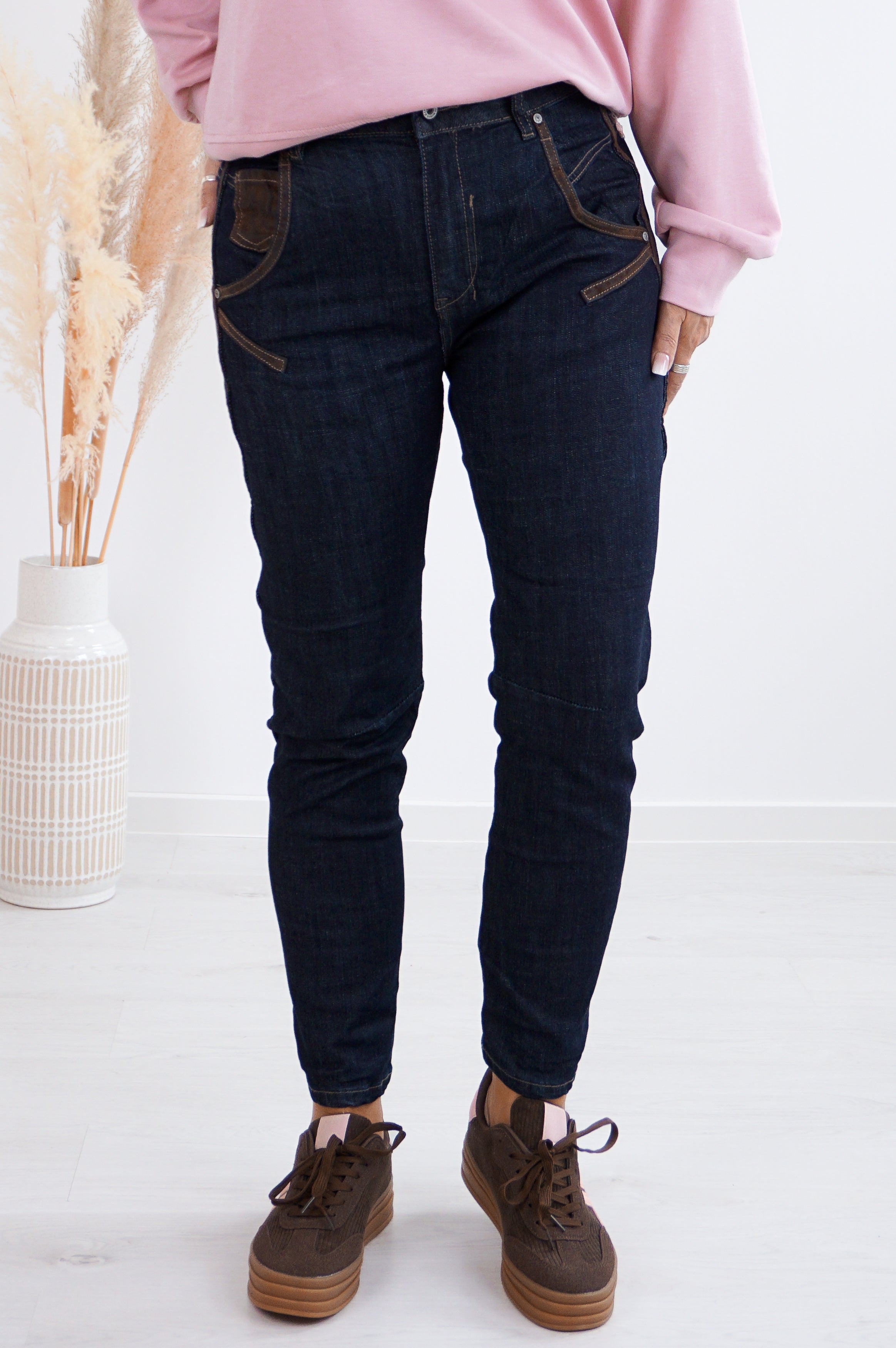 Sexy Woman Jeans mit braunen Details