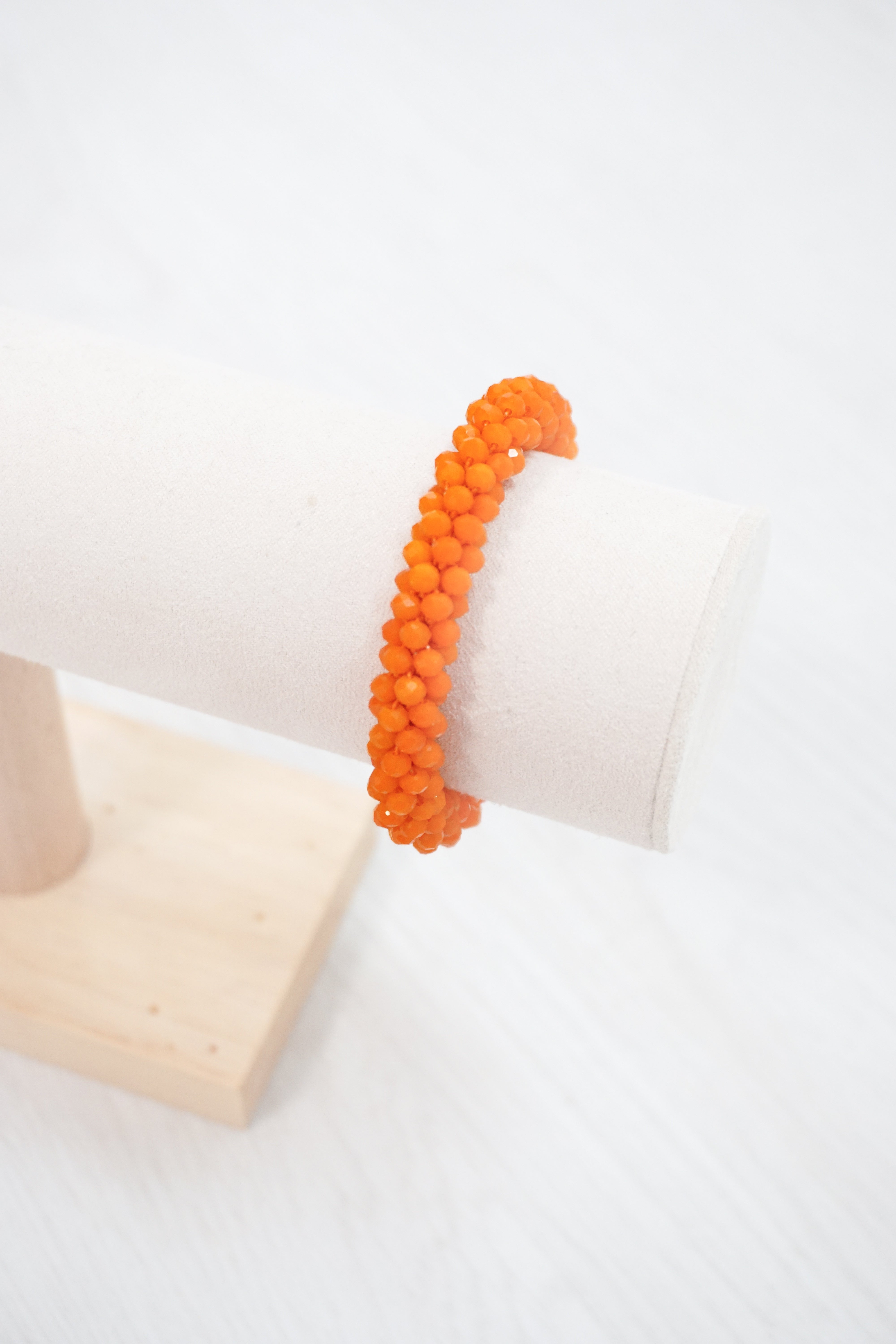 Perlenarmband, orange/milchig
