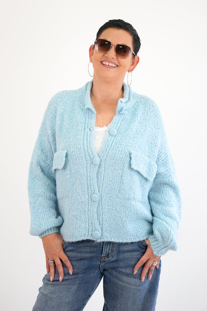 Strickjacke mit aufgesetzten Taschen, eisblau