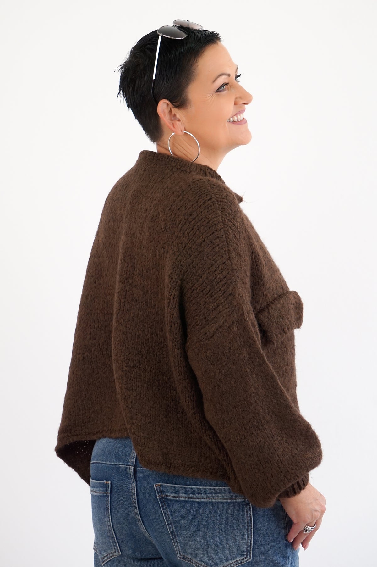 Strickjacke mit aufgesetzten Taschen, schokobraun