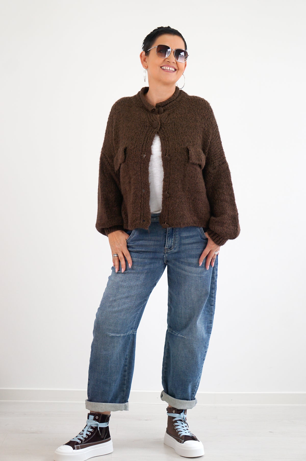 Strickjacke mit aufgesetzten Taschen, schokobraun